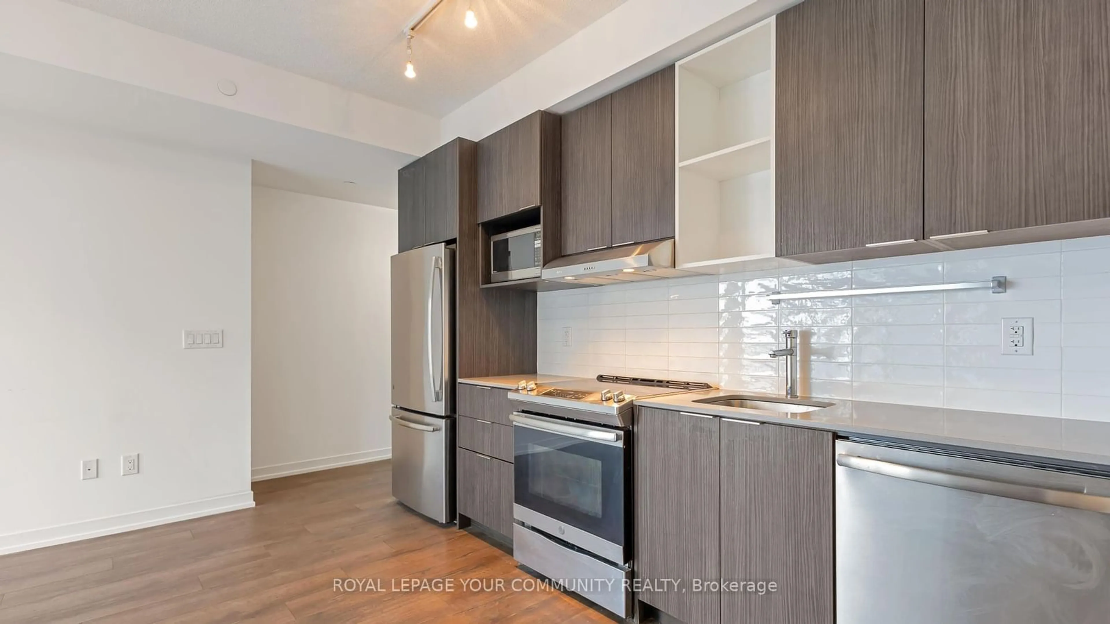 Standard kitchen, wood/laminate floor for 2520 Eglinton Ave #1504, Mississauga Ontario L5M 0Y4