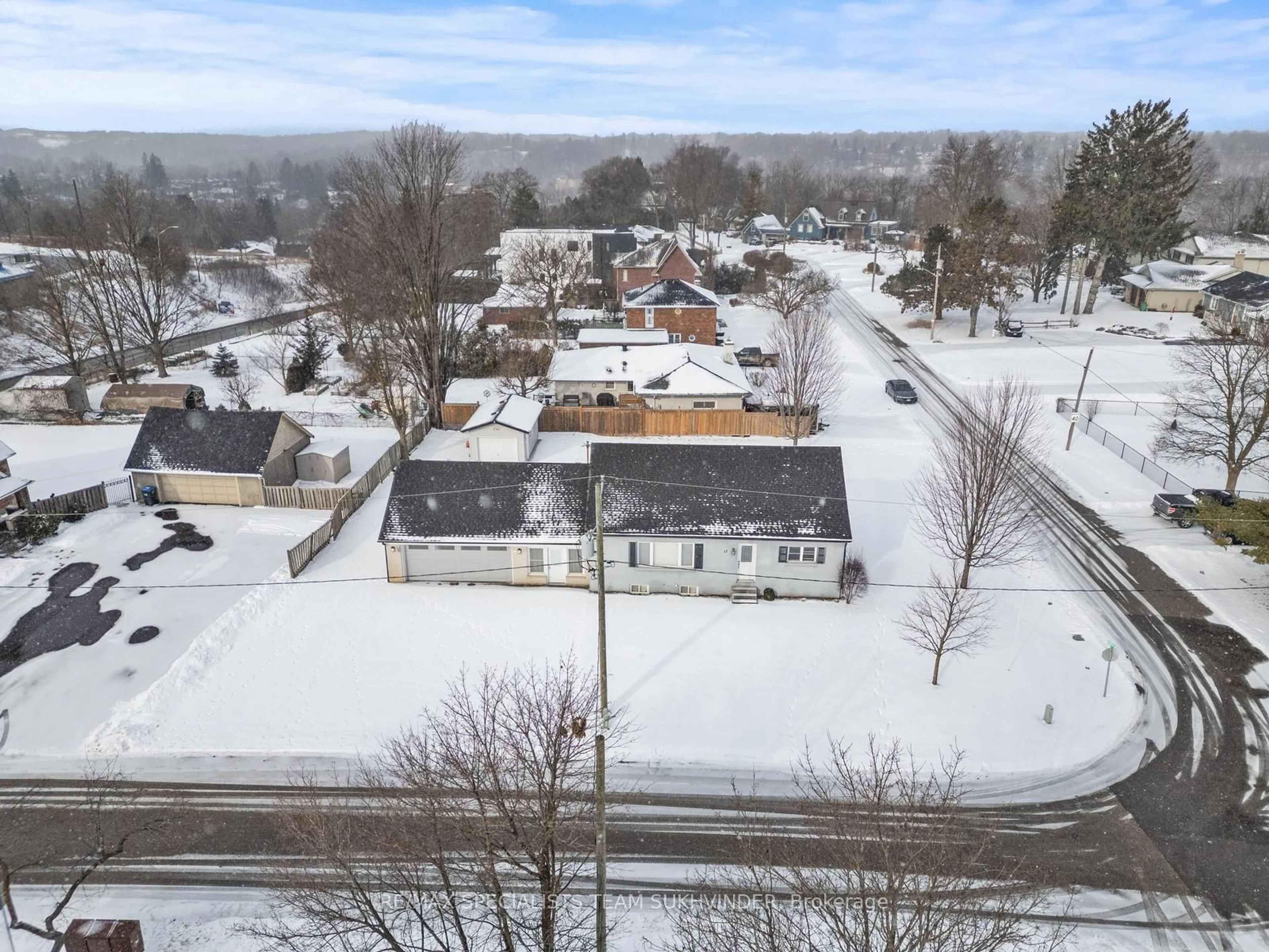 A pic from outside/outdoor area/front of a property/back of a property/a pic from drone, street for 17 Norton Blvd, Caledon Ontario L7E 2C6