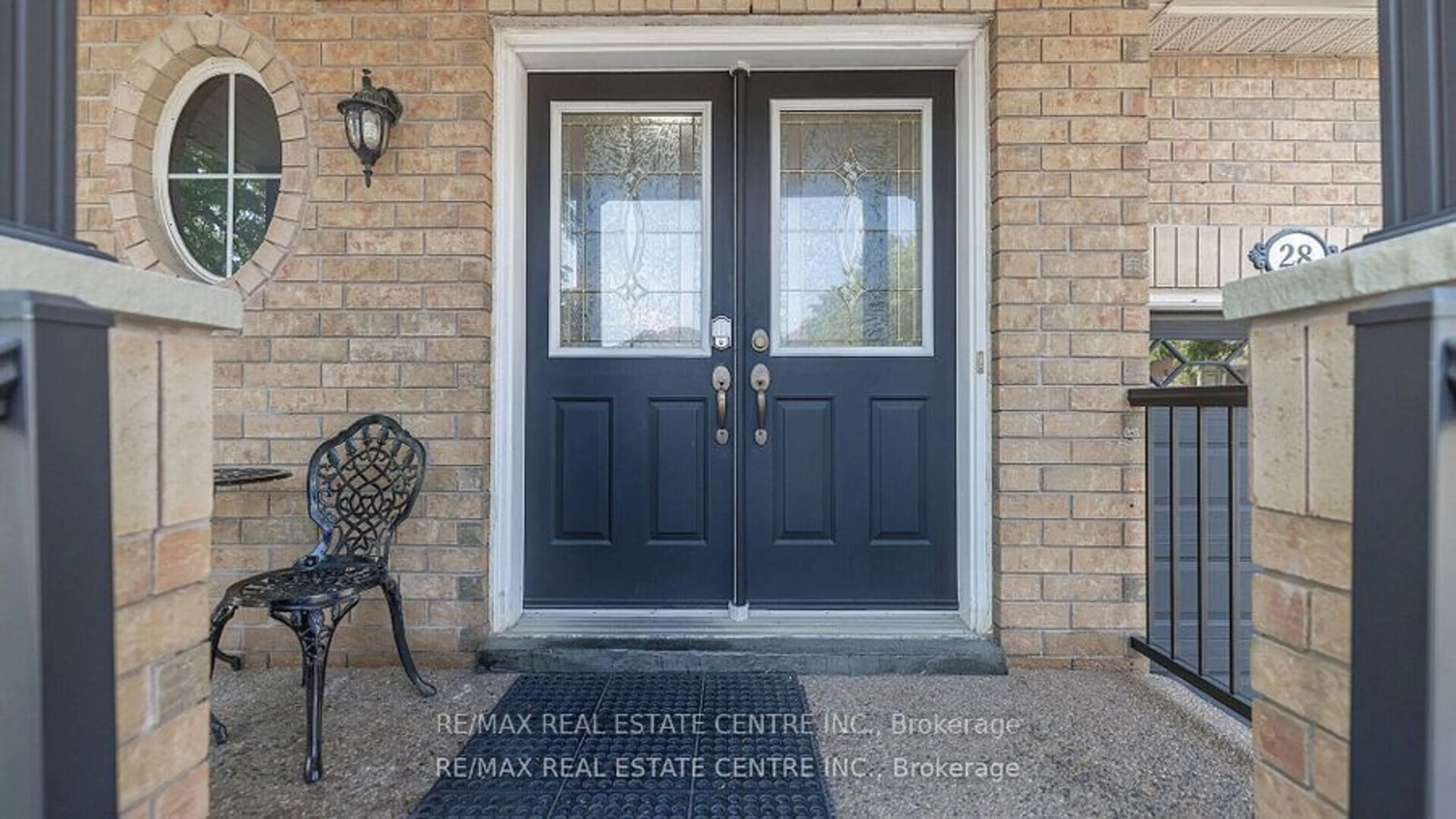 Indoor entryway for 28 Slessor Lane, Brampton Ontario L6P 1L8