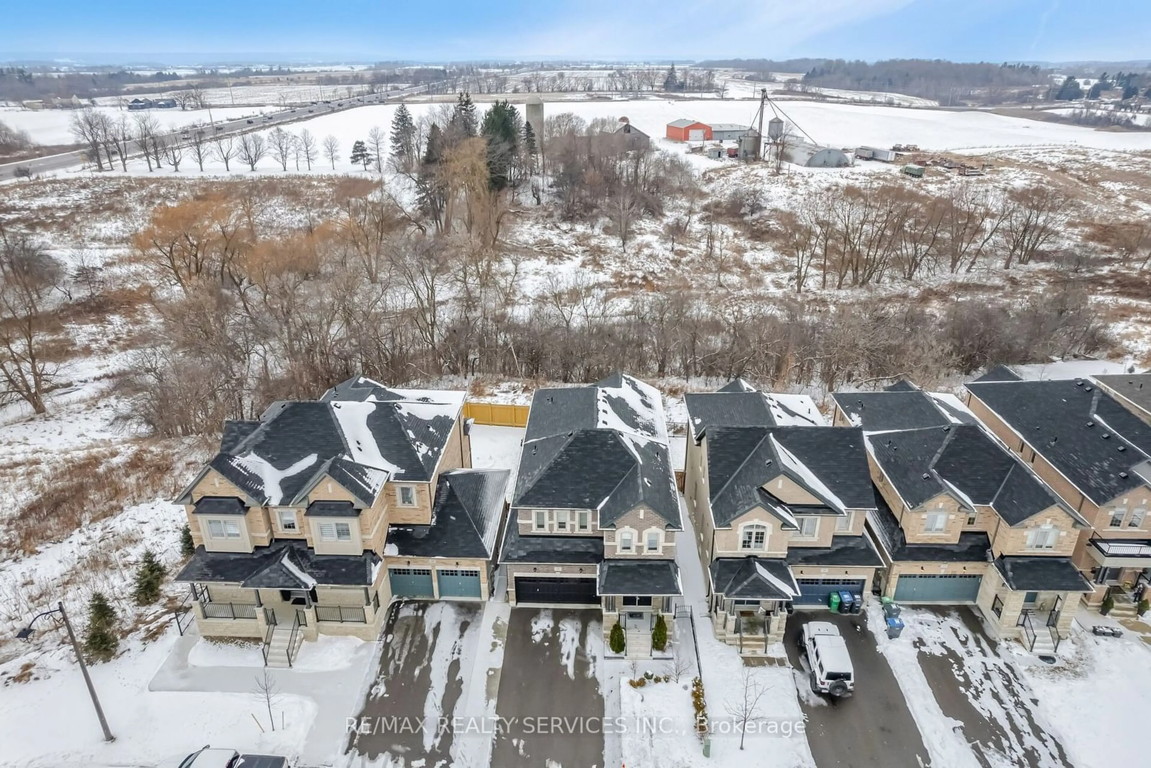 A pic from outside/outdoor area/front of a property/back of a property/a pic from drone, unknown for 58 Deer Ridge Tr, Caledon Ontario L7C 3Z6