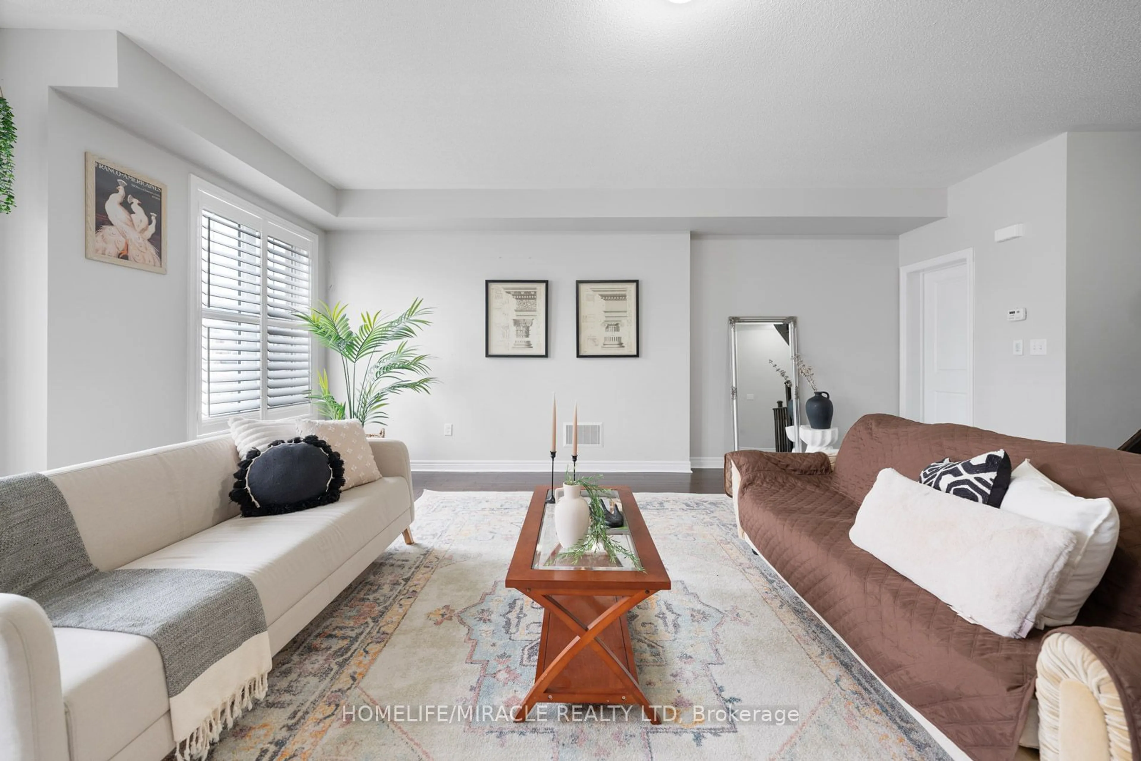 Living room with furniture, unknown for 35 Fresnel Rd, Brampton Ontario L7A 4Z2