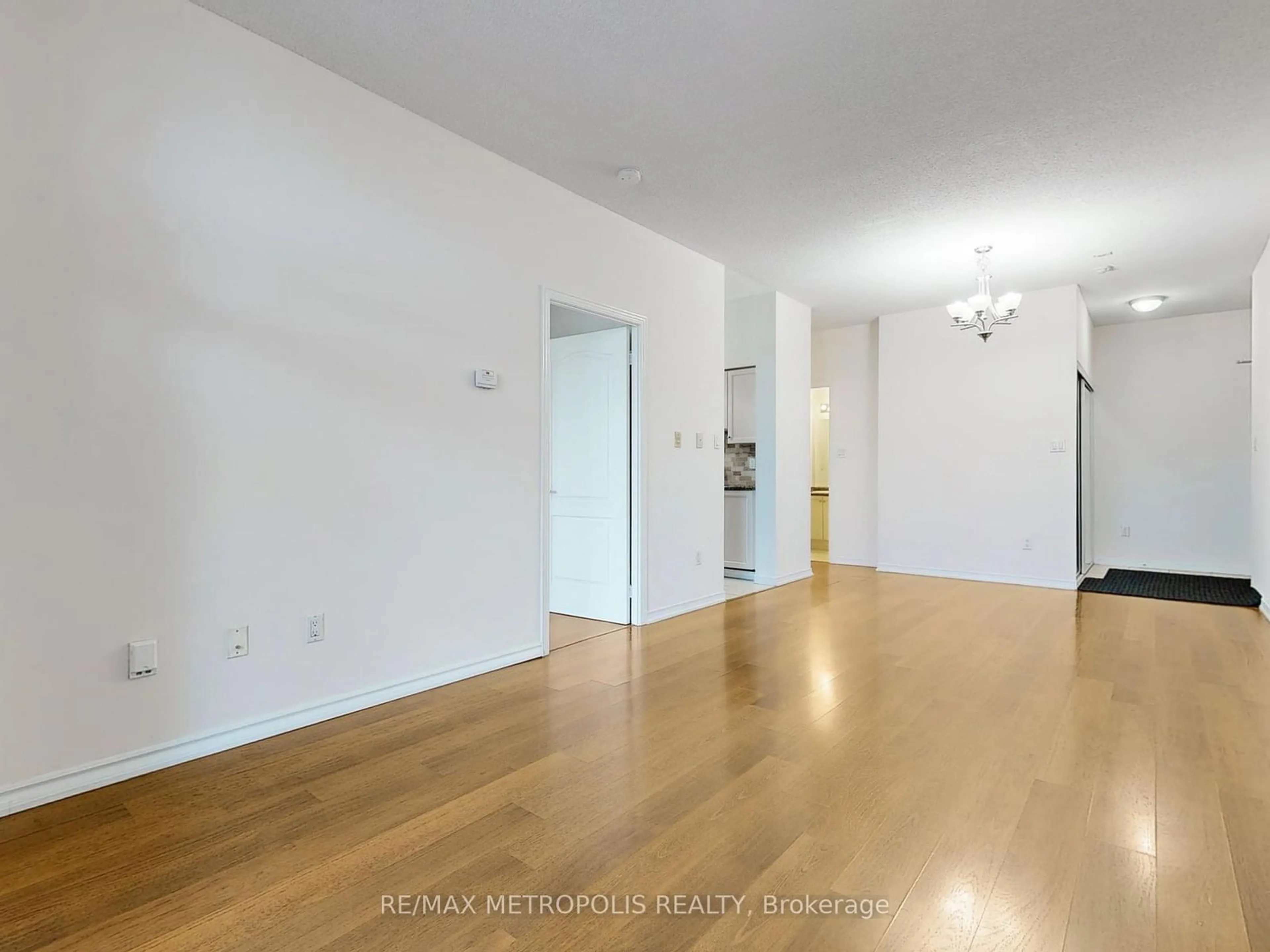 A pic of a room for 2772 KEELE St #807, Toronto Ontario M3M 0A3