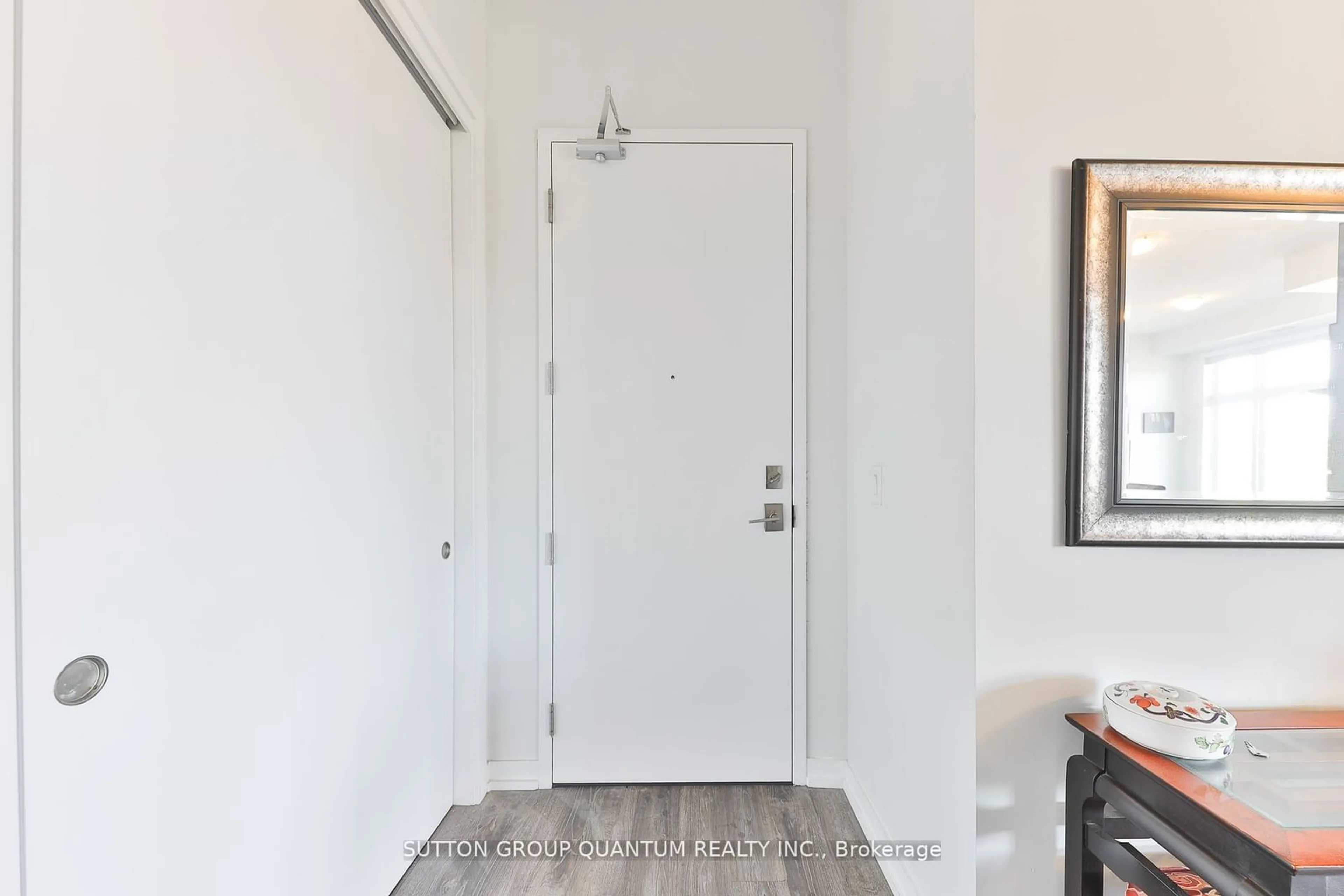 Indoor entryway for 457 Plains Rd #418, Burlington Ontario L7T 1H1