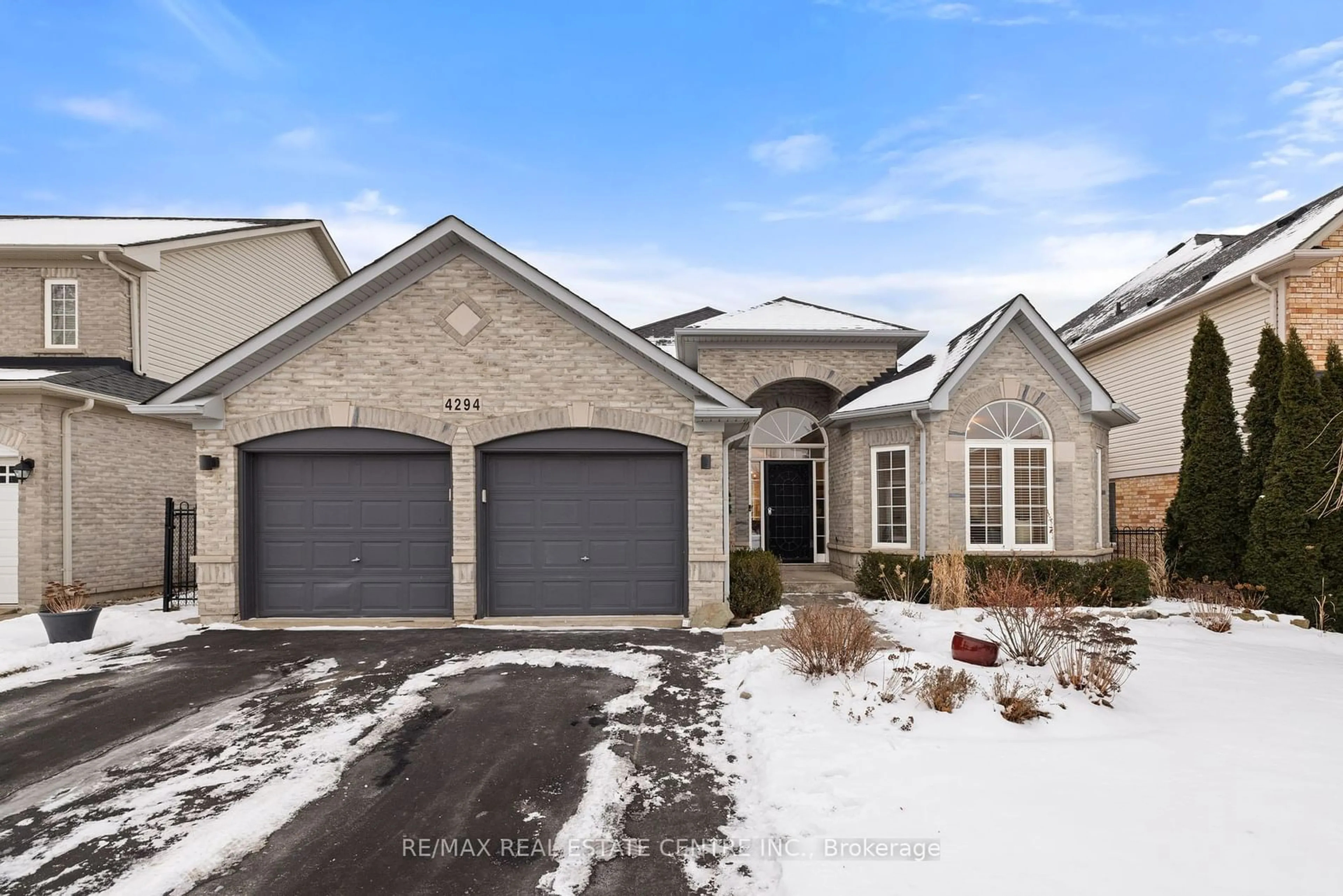 Home with brick exterior material, street for 4294 Sarazen Dr, Burlington Ontario L7M 4Y9