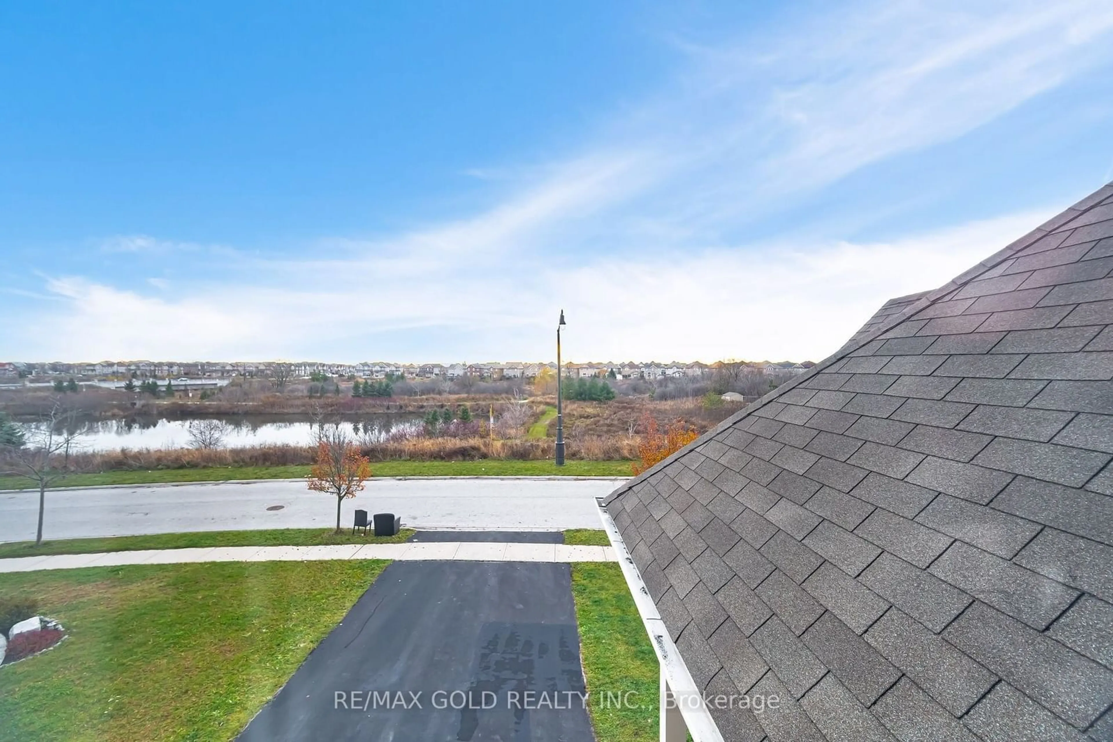 A pic from outside/outdoor area/front of a property/back of a property/a pic from drone, water/lake/river/ocean view for 61 Birch Tree Tr, Brampton Ontario L6P 3M8