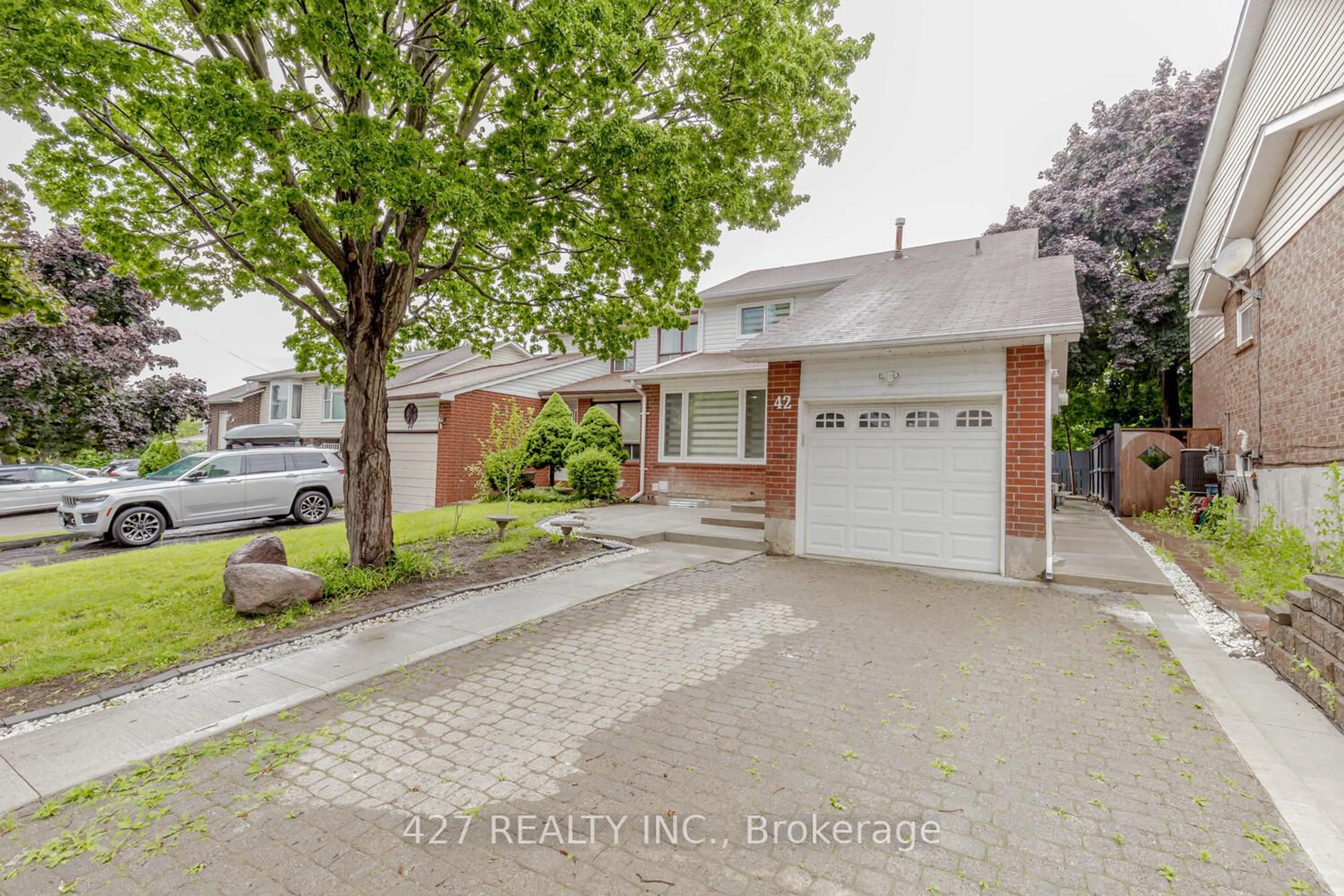 Home with brick exterior material, street for 42 Courtleigh Sq, Brampton Ontario L6Z 1J3