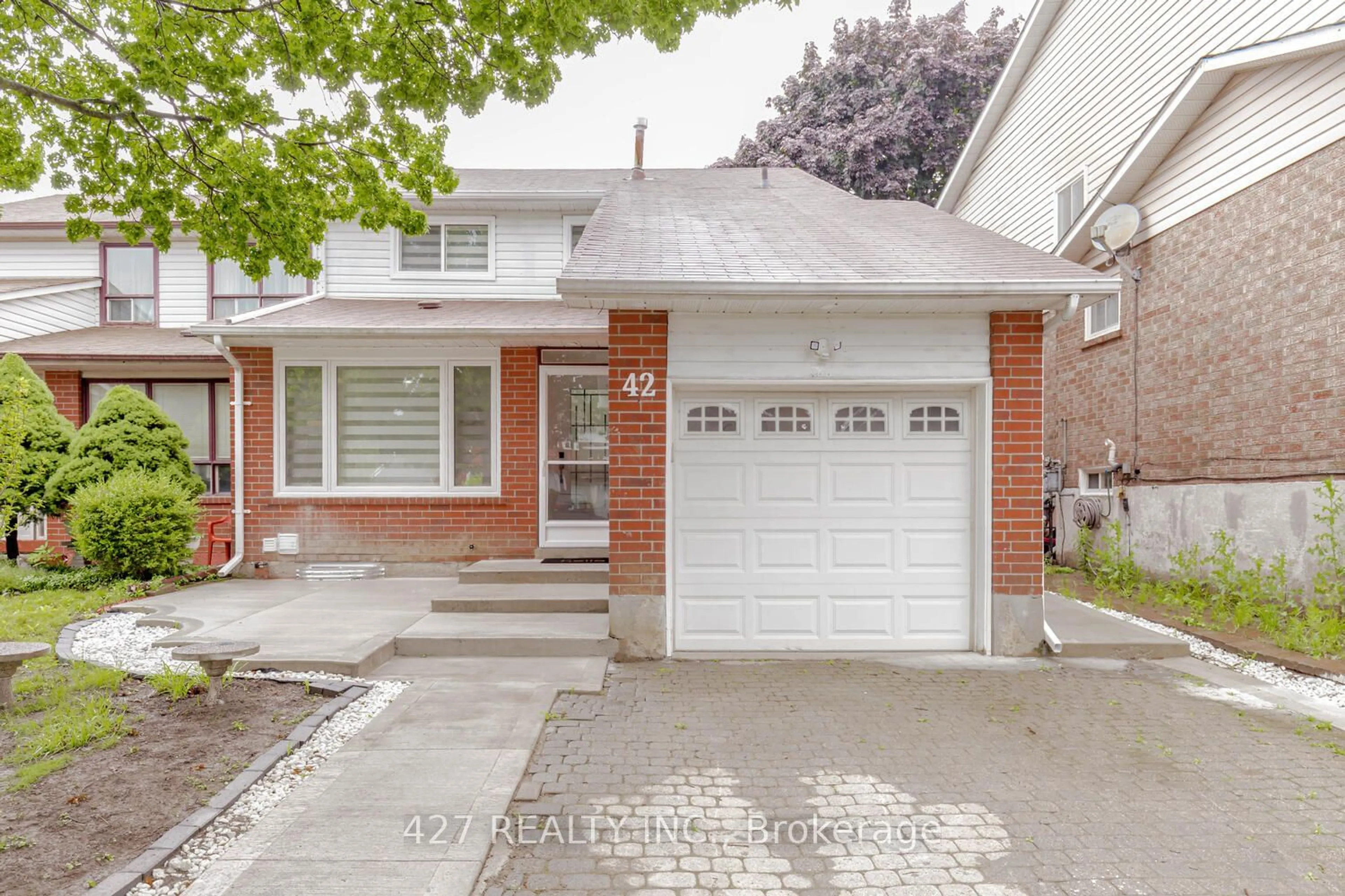 Home with brick exterior material, street for 42 Courtleigh Sq, Brampton Ontario L6Z 1J3