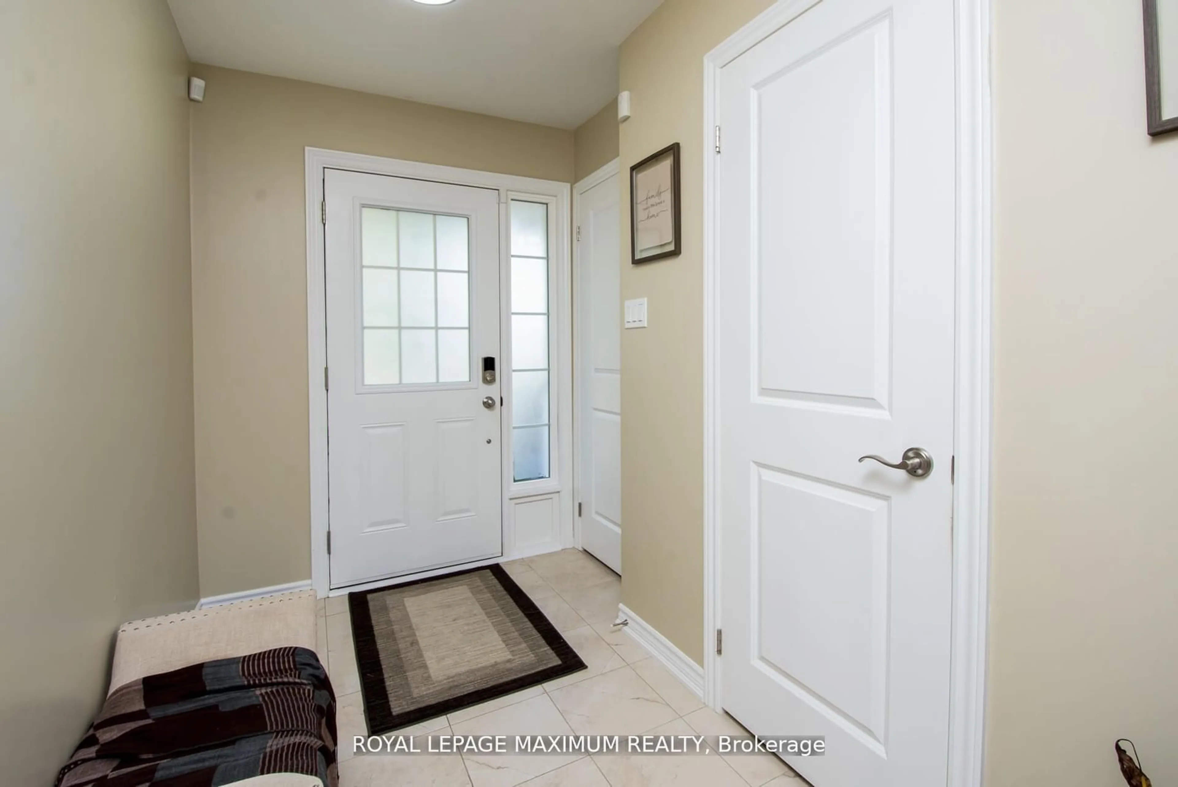 Indoor entryway for 31 Townline #8, Orangeville Ontario L9W 2K7