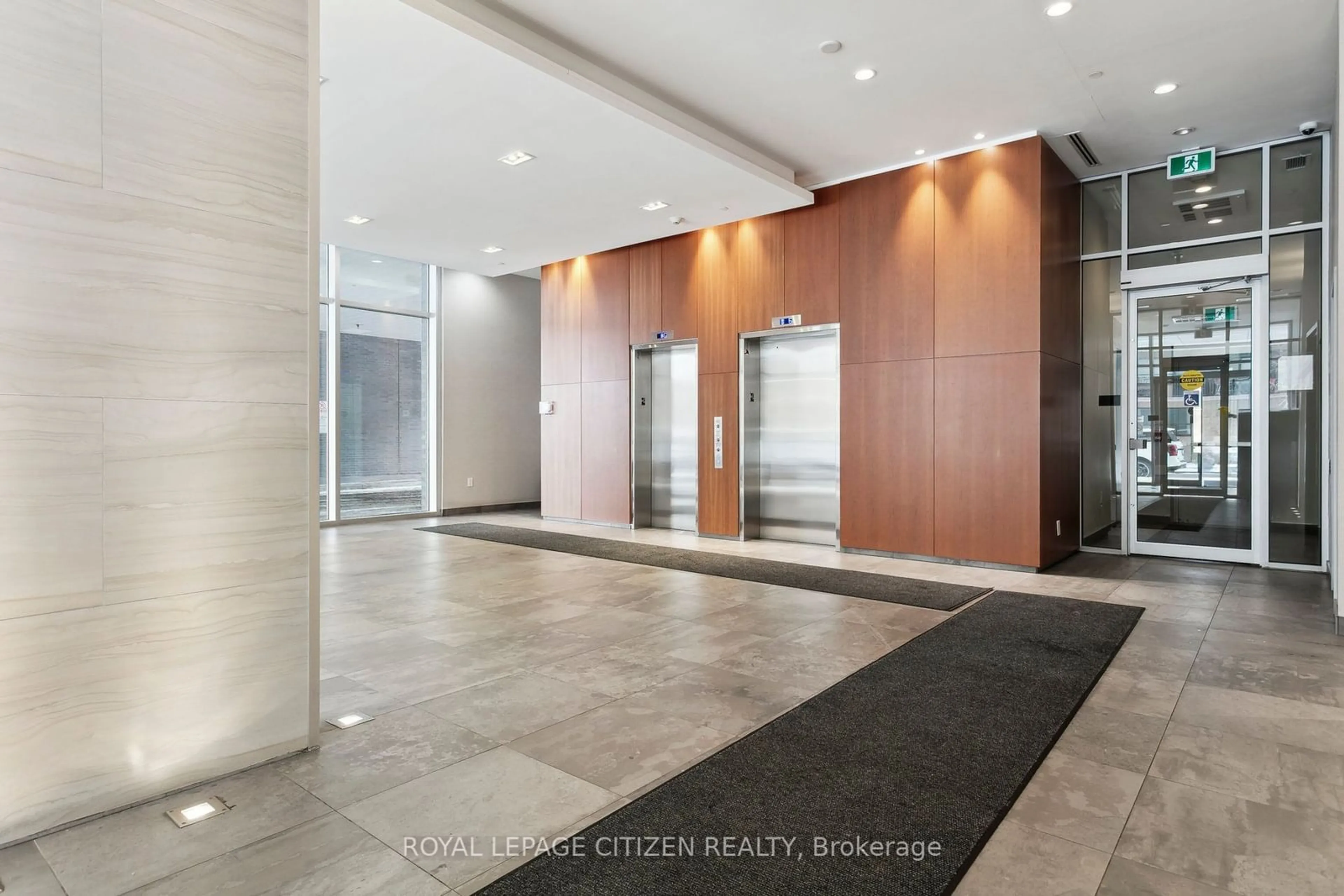 Indoor foyer for 2800 Keele St #713, Toronto Ontario M3M 2G5