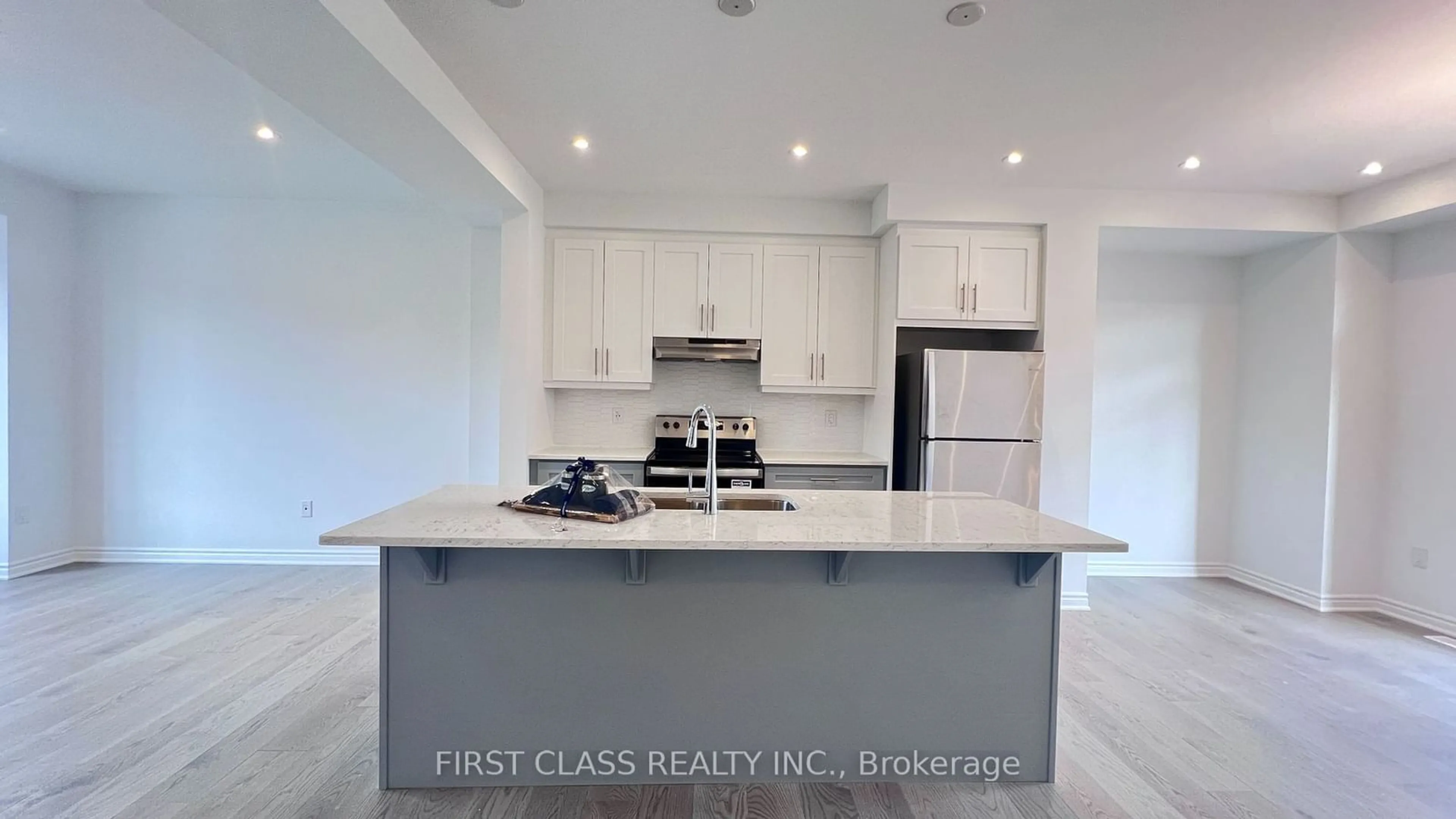 Open concept kitchen, ceramic/tile floor for 136 Marigold Gdns, Oakville Ontario L6H 7X7