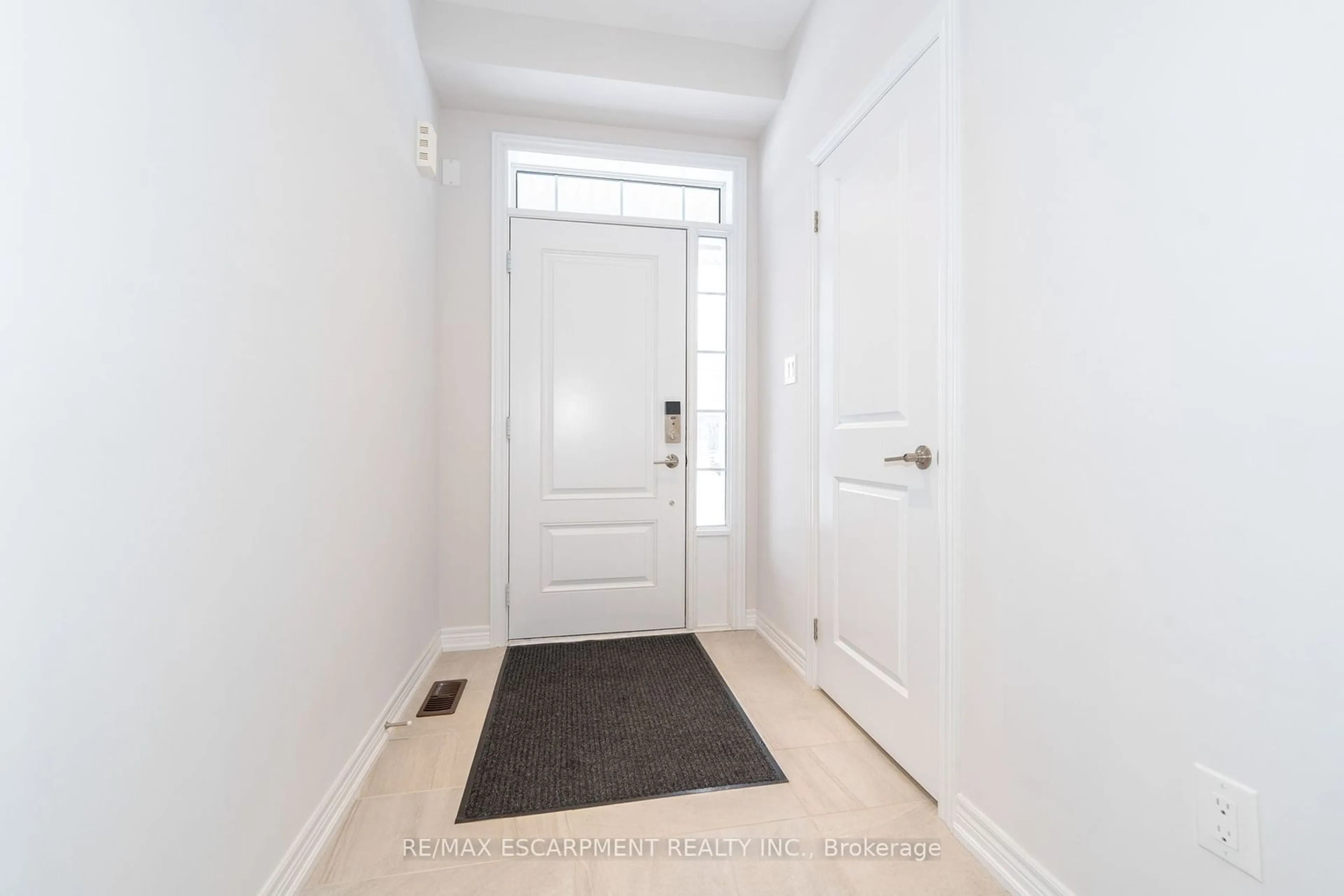 Indoor entryway for 366 Threshing Mill Blvd, Oakville Ontario L6H 7H5