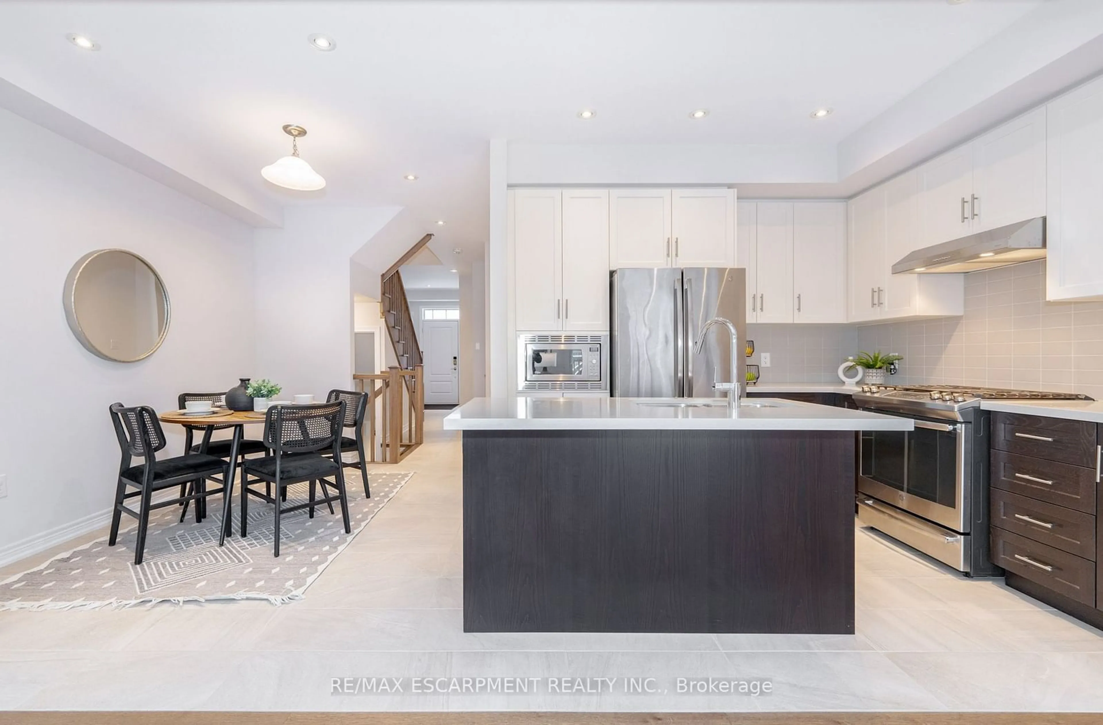 Open concept kitchen, unknown for 366 Threshing Mill Blvd, Oakville Ontario L6H 7H5