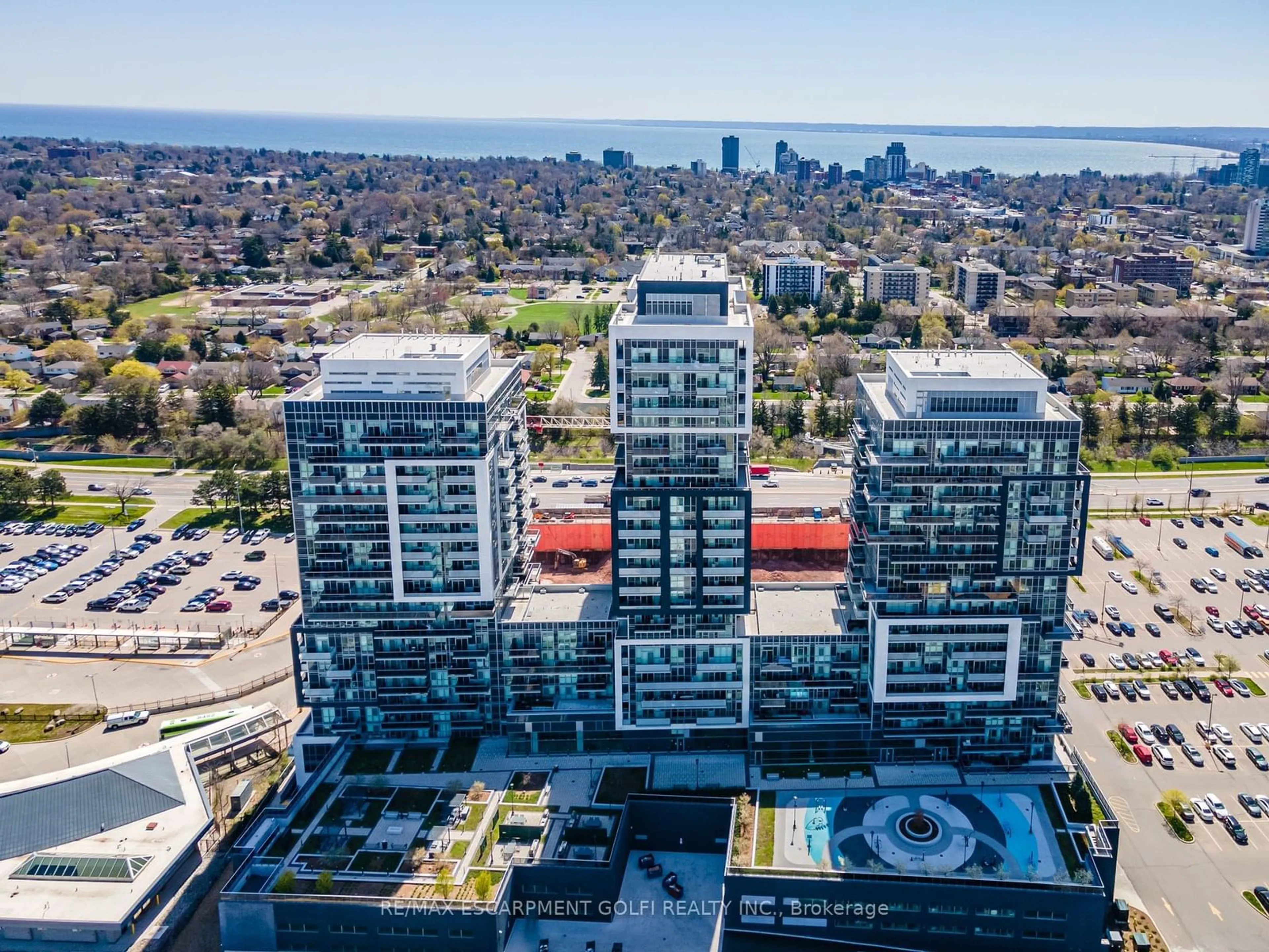 A pic from outside/outdoor area/front of a property/back of a property/a pic from drone, city buildings view from balcony for 2087 FAIRVIEW St #2001, Burlington Ontario L7R 0E5