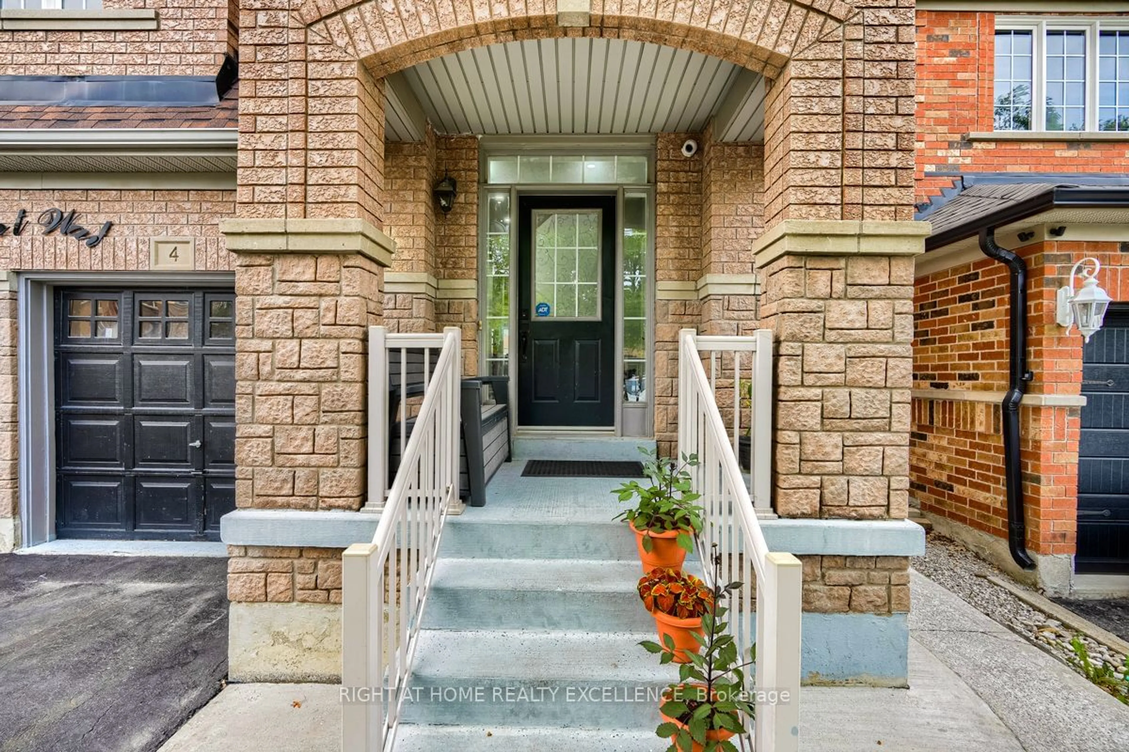 Indoor entryway for 4 Filbert Way, Brampton Ontario L7A 3E3