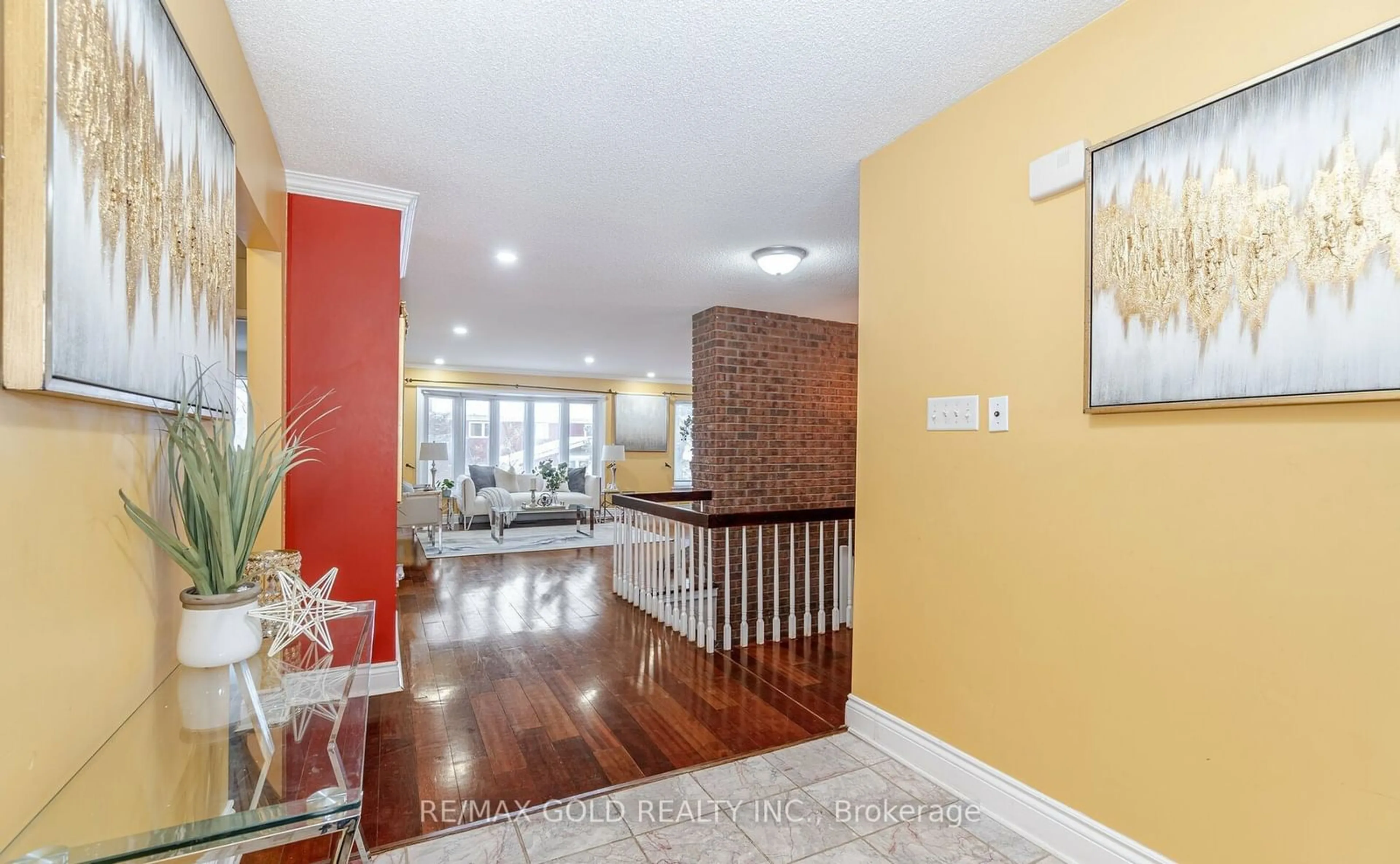 Indoor entryway for 17 Mansion St, Brampton Ontario L6S 3C9