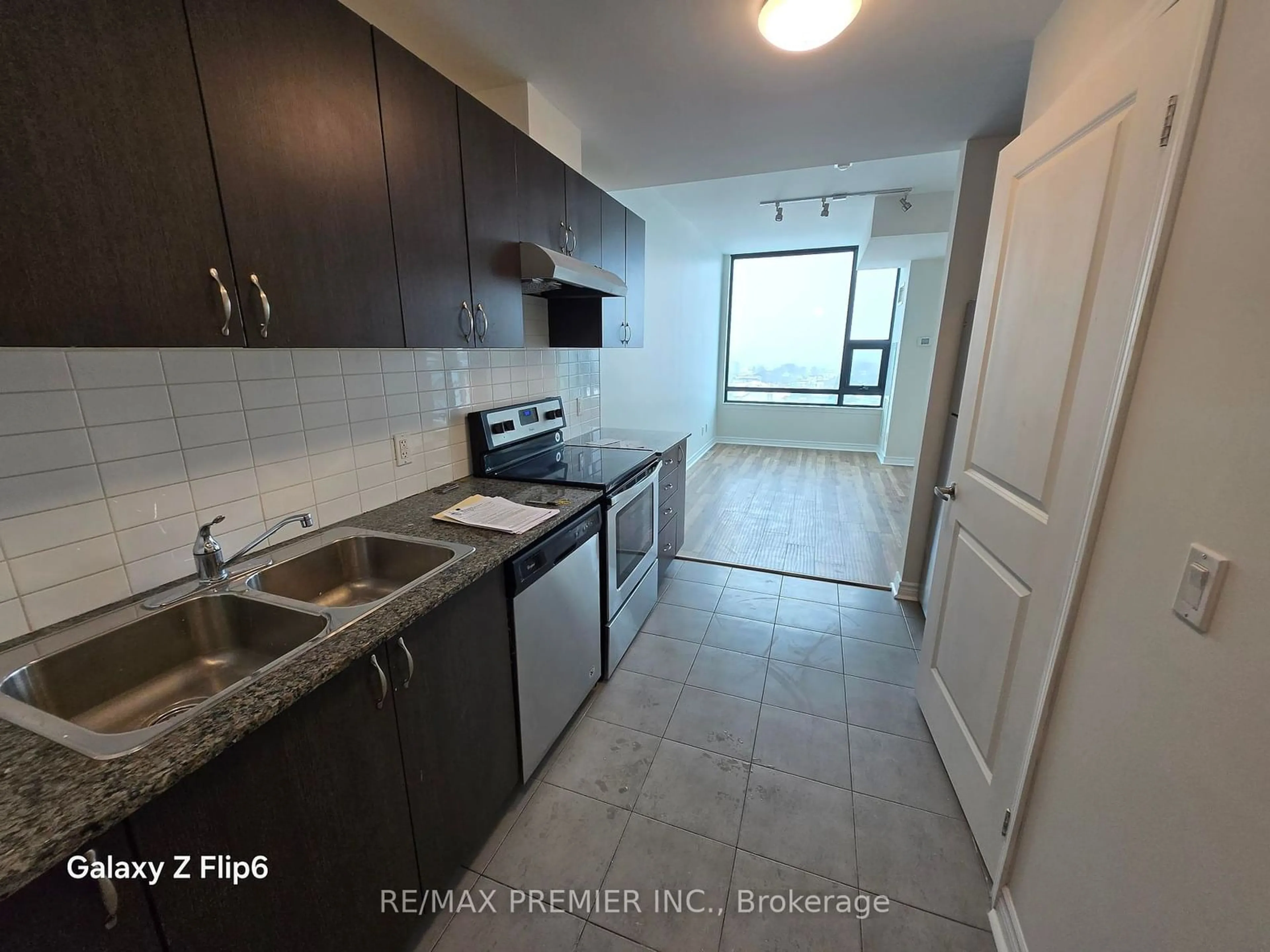 Standard kitchen, unknown for 2522 Keele St #618, Toronto Ontario M6L 2N8