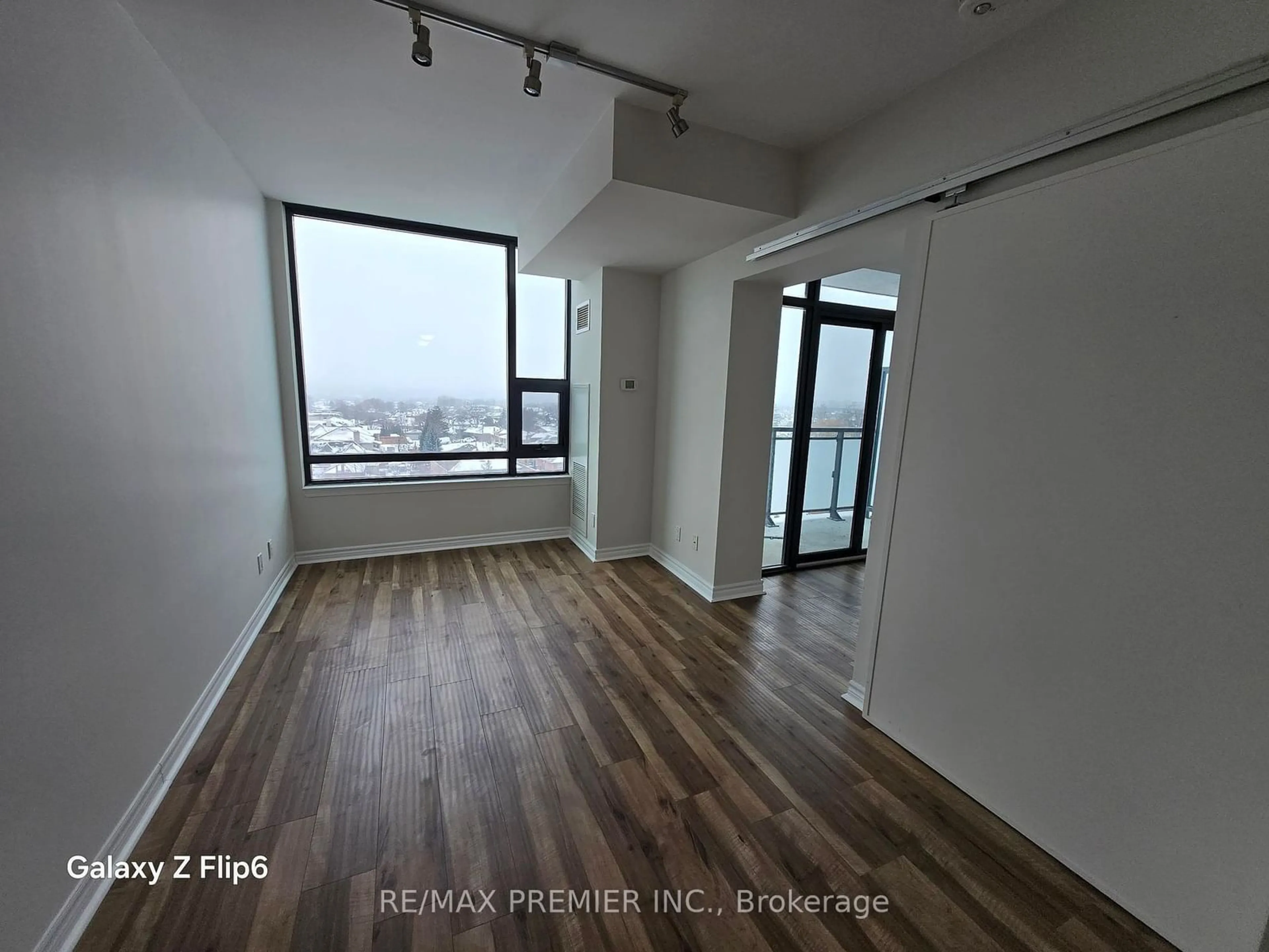 A pic of a room for 2522 Keele St #618, Toronto Ontario M6L 2N8