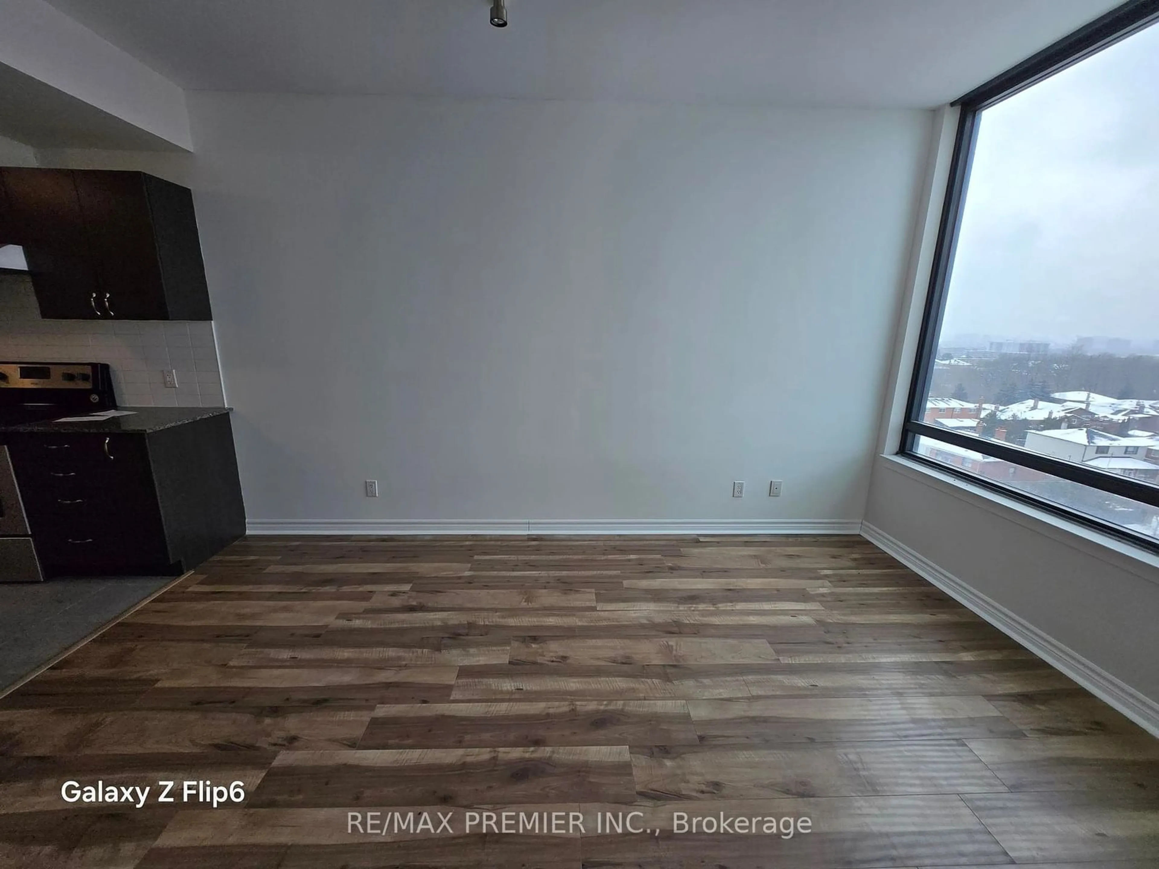 A pic of a room for 2522 Keele St #618, Toronto Ontario M6L 2N8