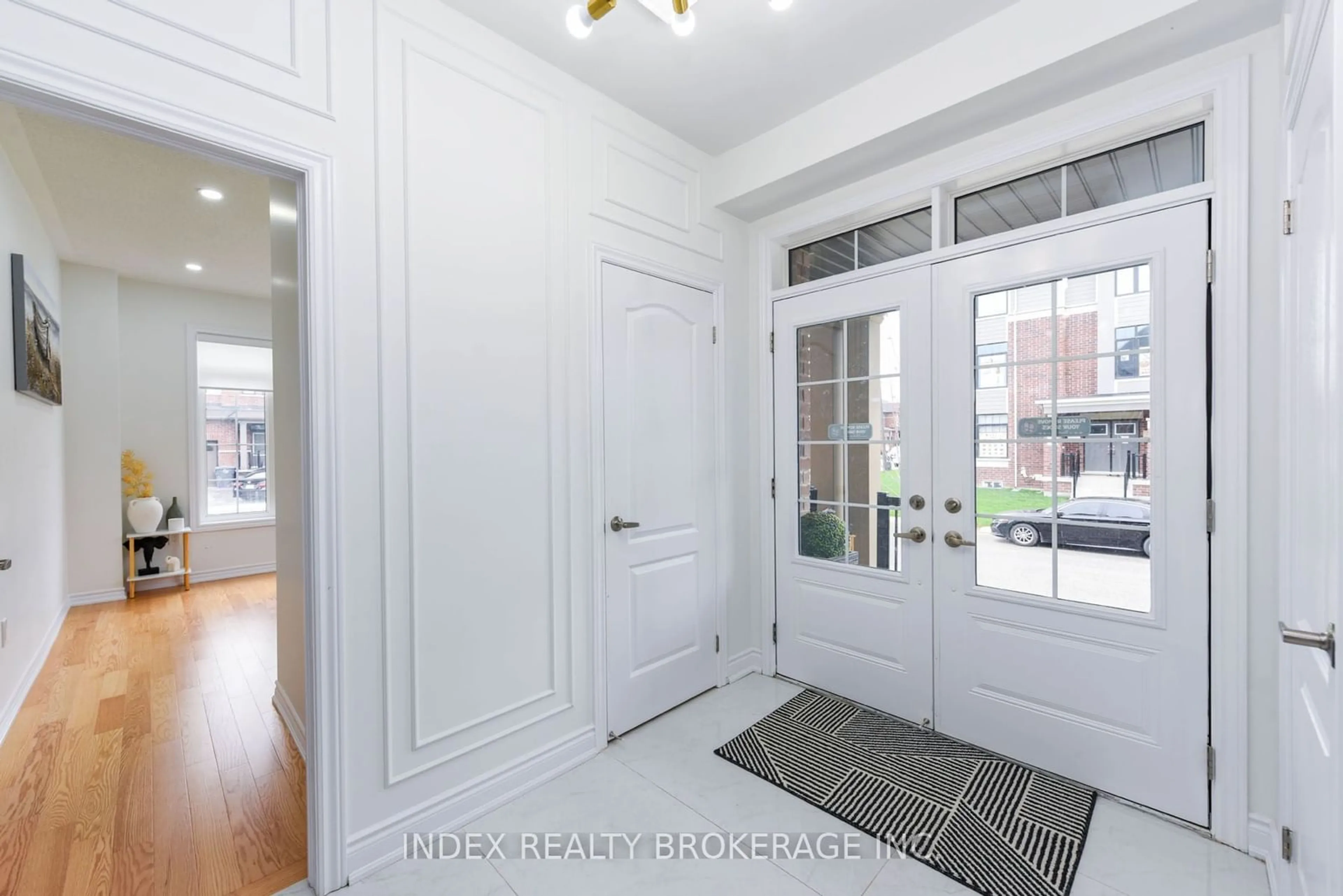 Indoor entryway for 32 Mccormack Rd, Caledon Ontario L7C 0Y9