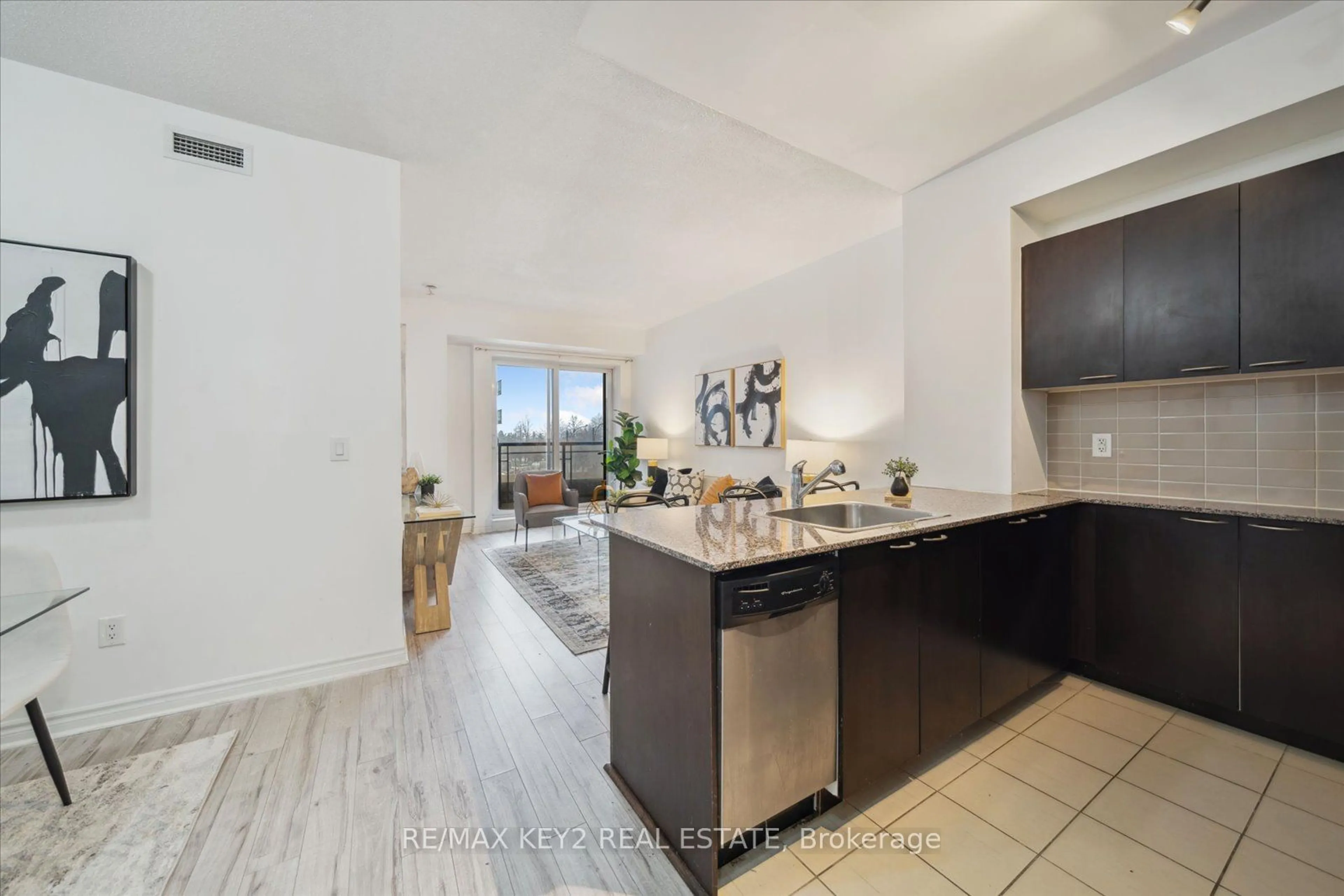 Open concept kitchen, ceramic/tile floor for 385 Prince Of Wales Dr #321, Mississauga Ontario L5B 0C6