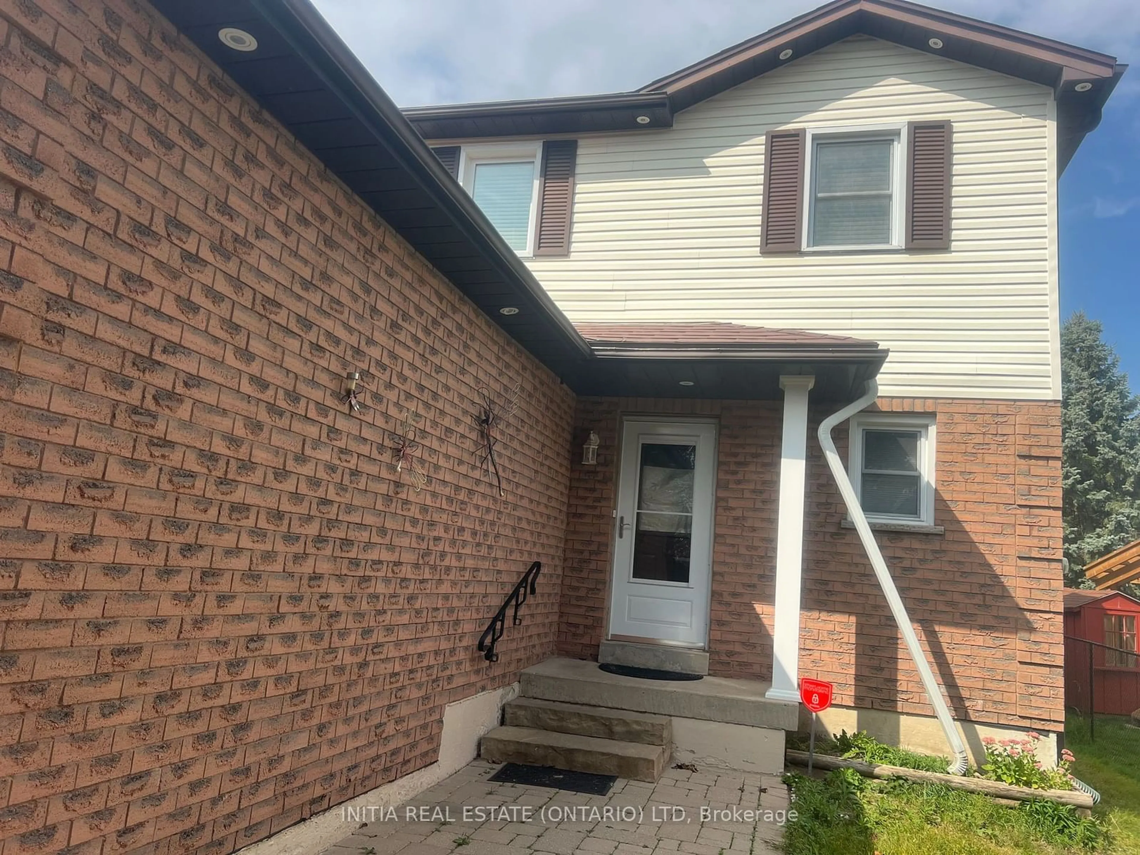 Home with brick exterior material, street for 124 courtney Cres, Orangeville Ontario L9W 4S3