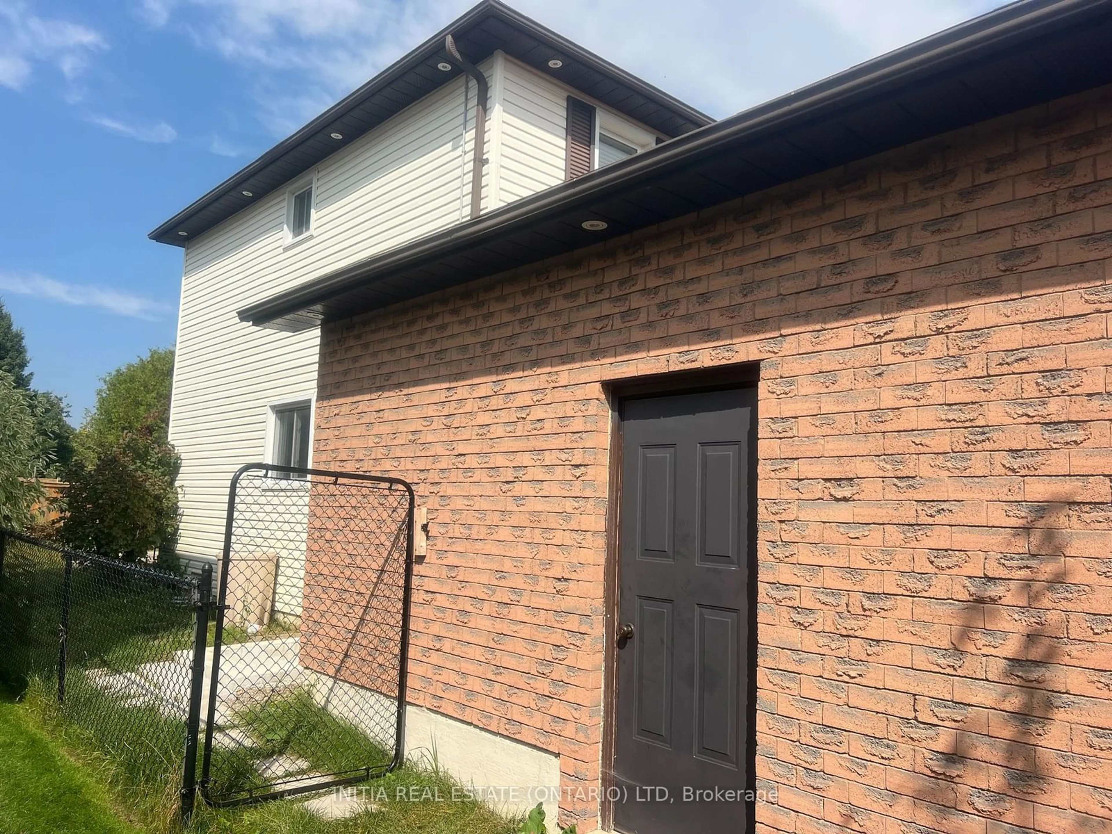 Home with brick exterior material, street for 124 courtney Cres, Orangeville Ontario L9W 4S3