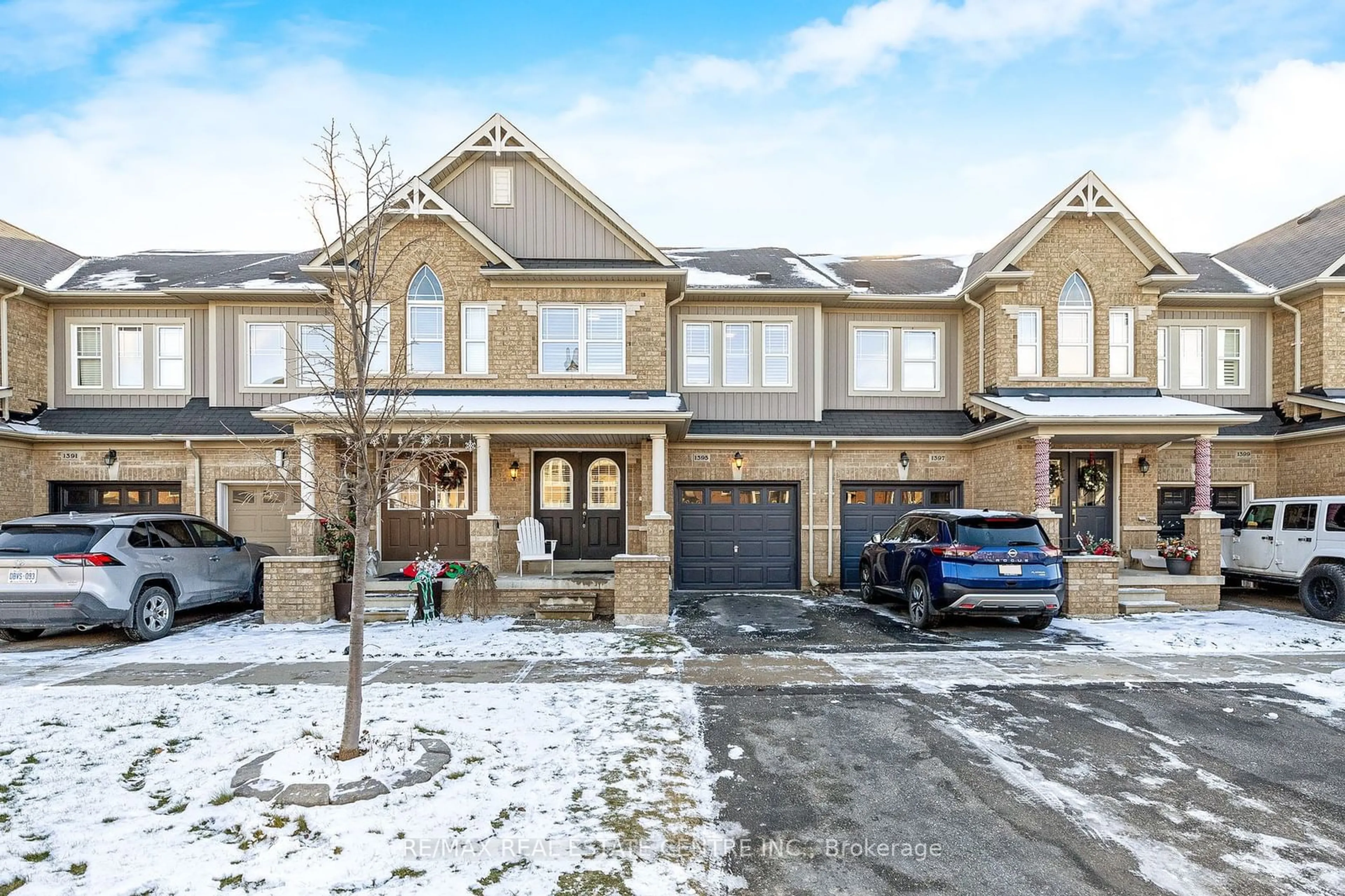 A pic from outside/outdoor area/front of a property/back of a property/a pic from drone, street for 1395 Costigan Rd, Milton Ontario L9T 0Y7