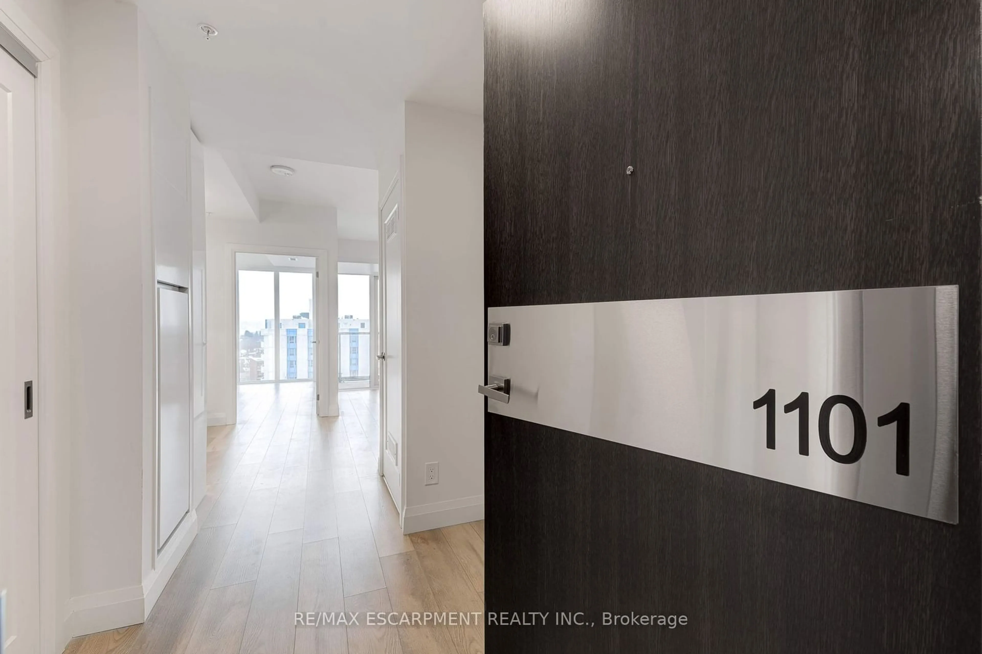 Indoor entryway for 500 Brock Ave #1101, Burlington Ontario L7S 0A5