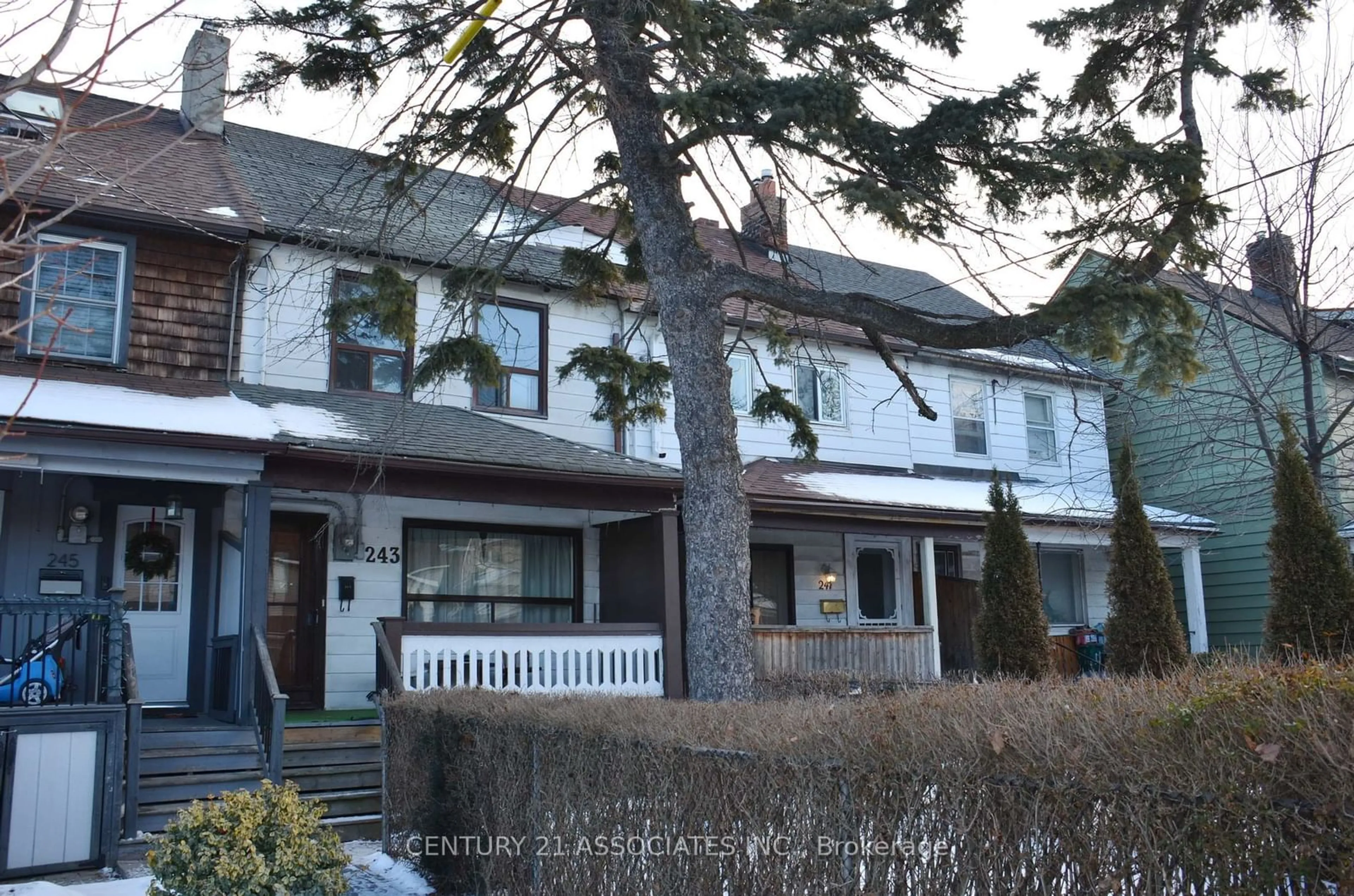 A pic from outside/outdoor area/front of a property/back of a property/a pic from drone, street for 243 Sixth St, Toronto Ontario M8V 3A8