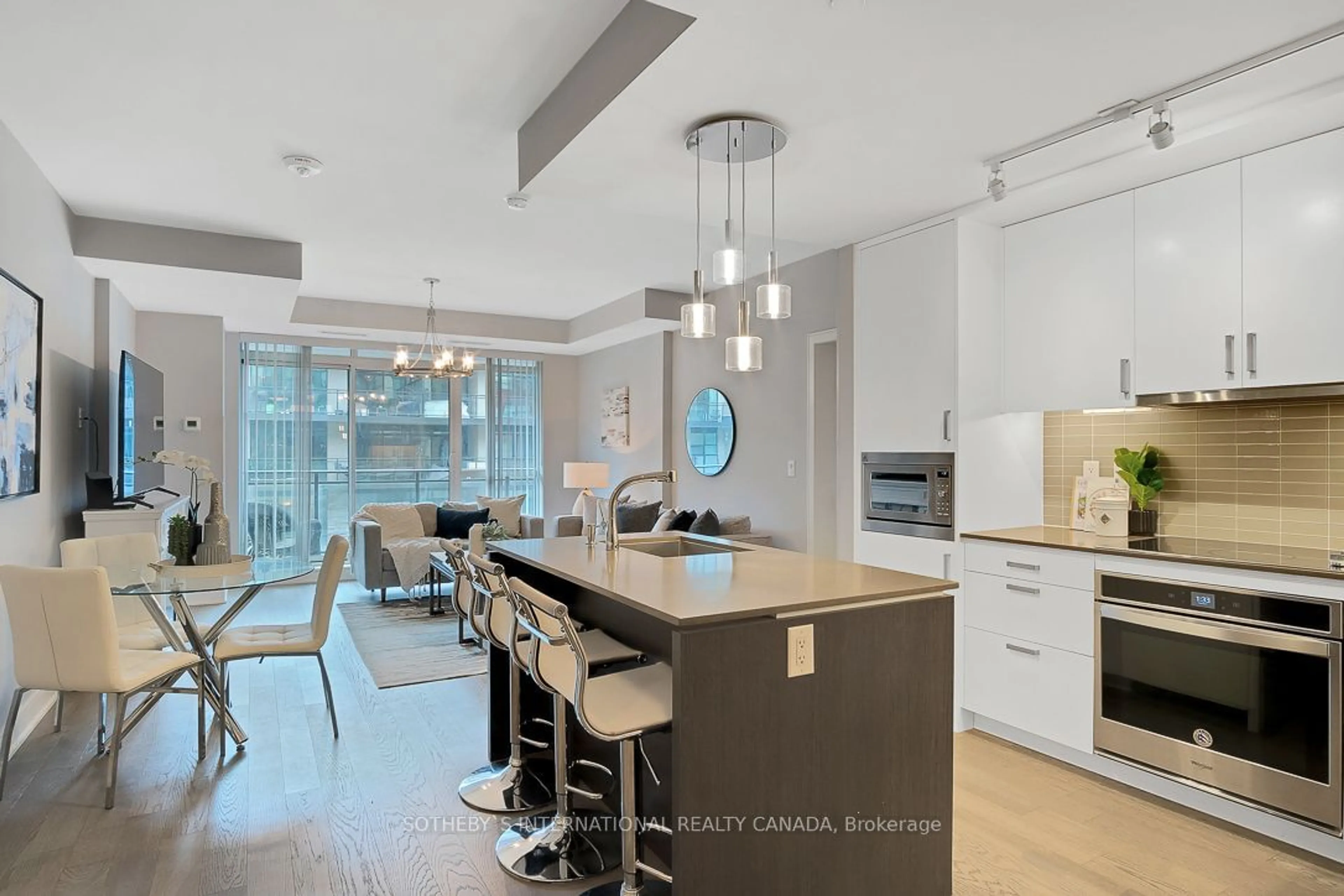 Open concept kitchen, unknown for 1575 Lakeshore Rd #234, Mississauga Ontario L5J 0B1