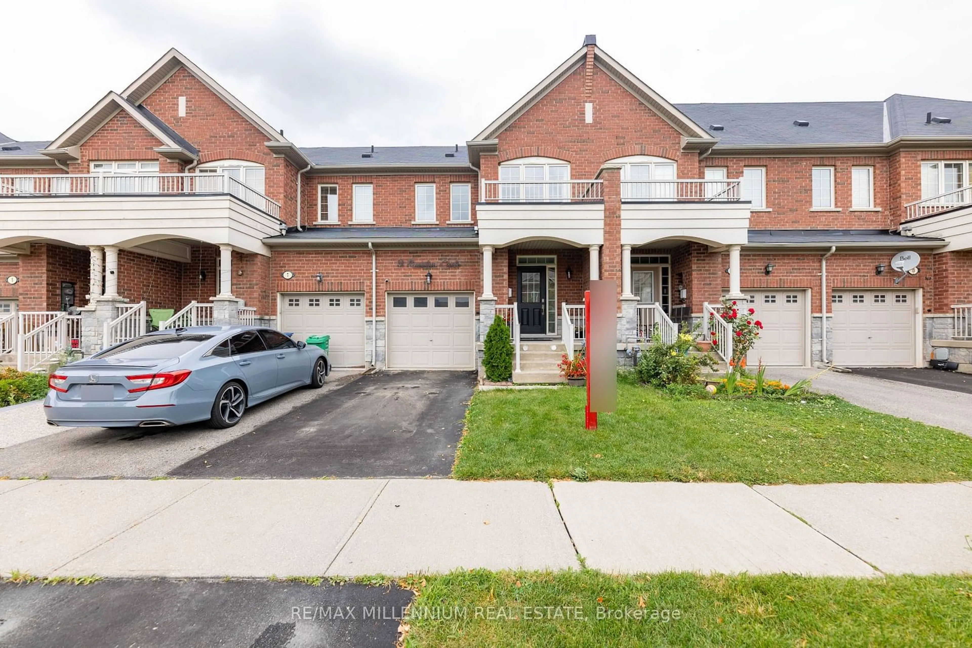 A pic from outside/outdoor area/front of a property/back of a property/a pic from drone, street for 9 Pendulum Circ, Brampton Ontario L6R 3N5