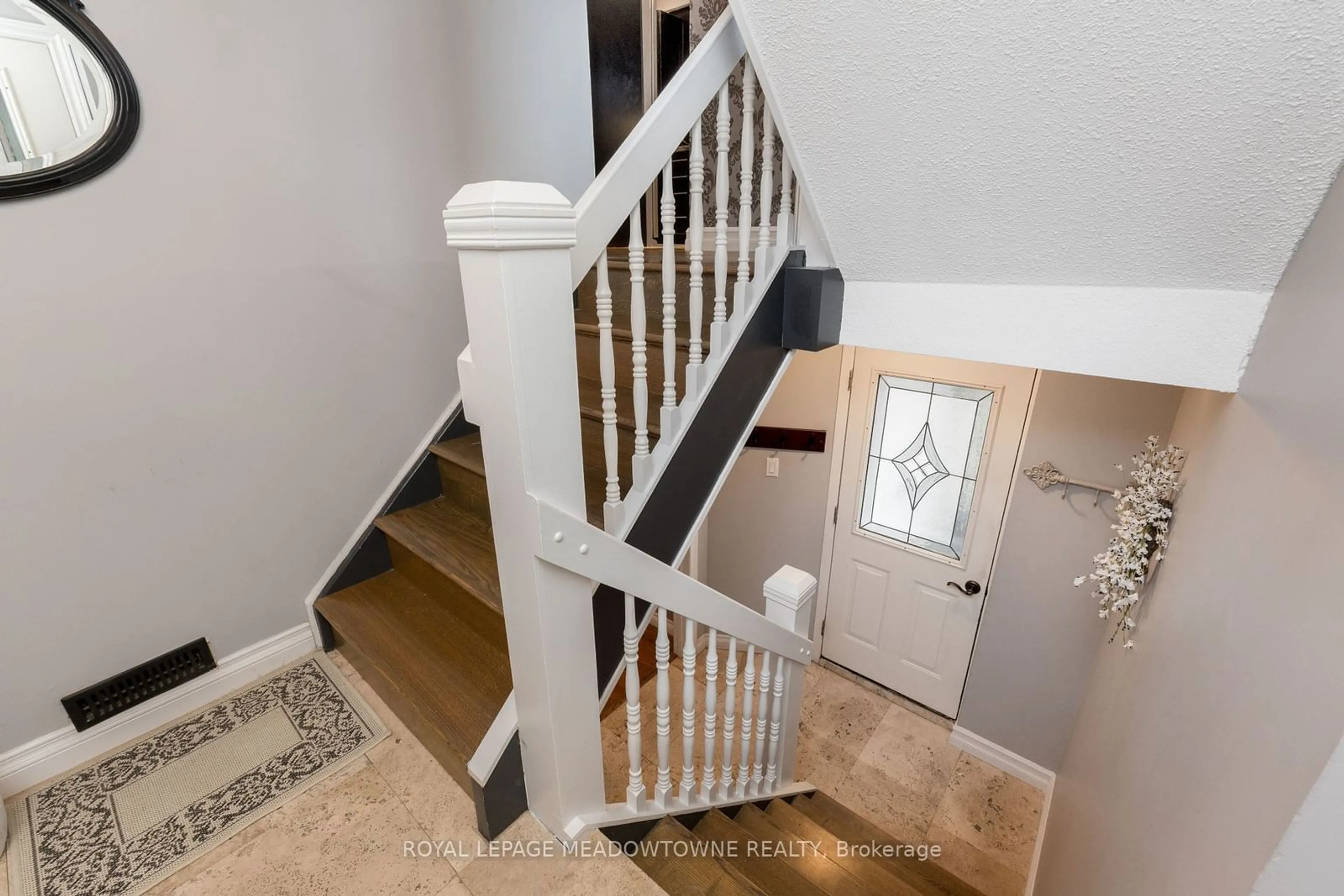 Stairs for 4 Lynden Circ, Halton Hills Ontario L7G 4Y8