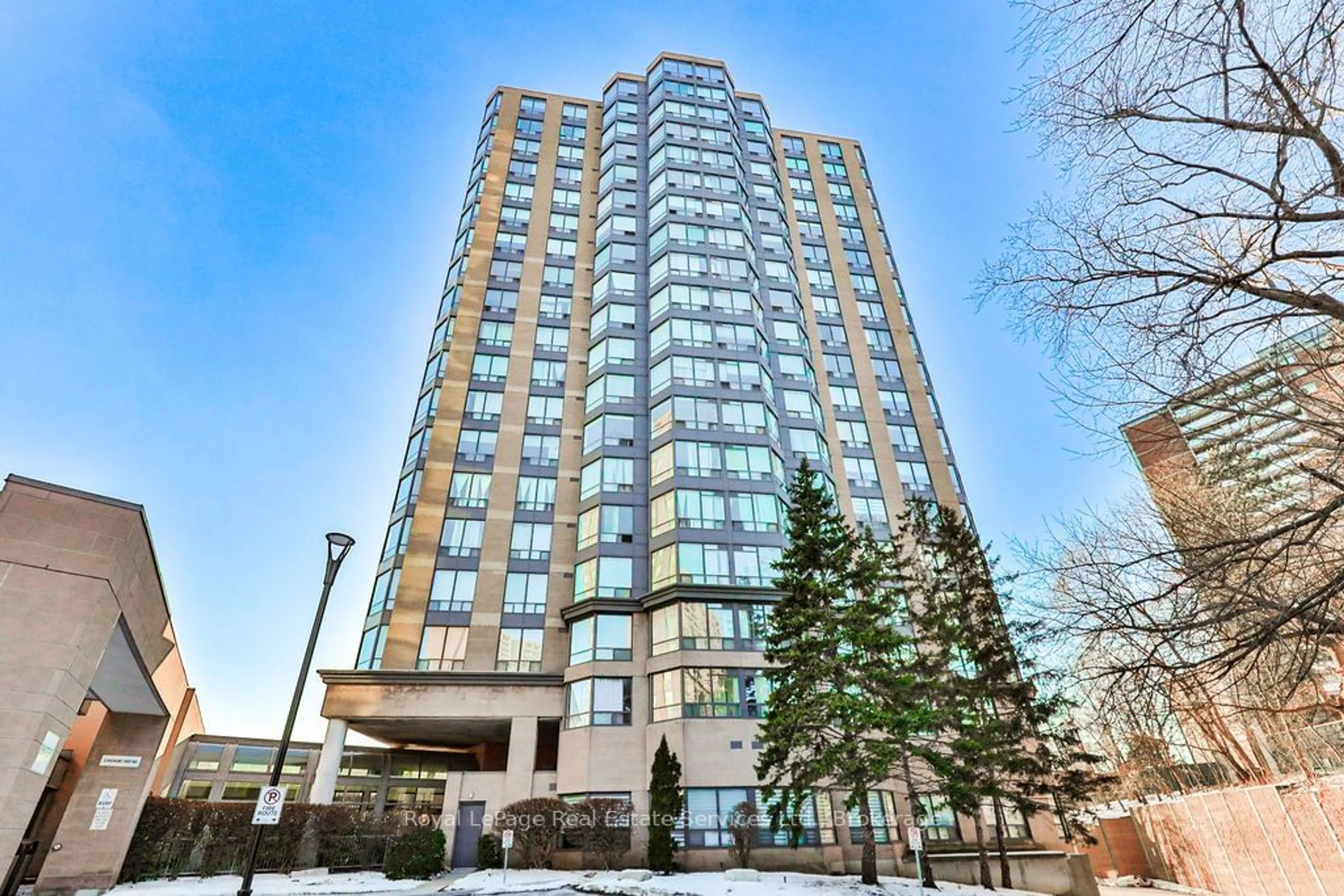 Indoor foyer for 3 Hickory Tree Rd #1710, Toronto Ontario M9N 3W5