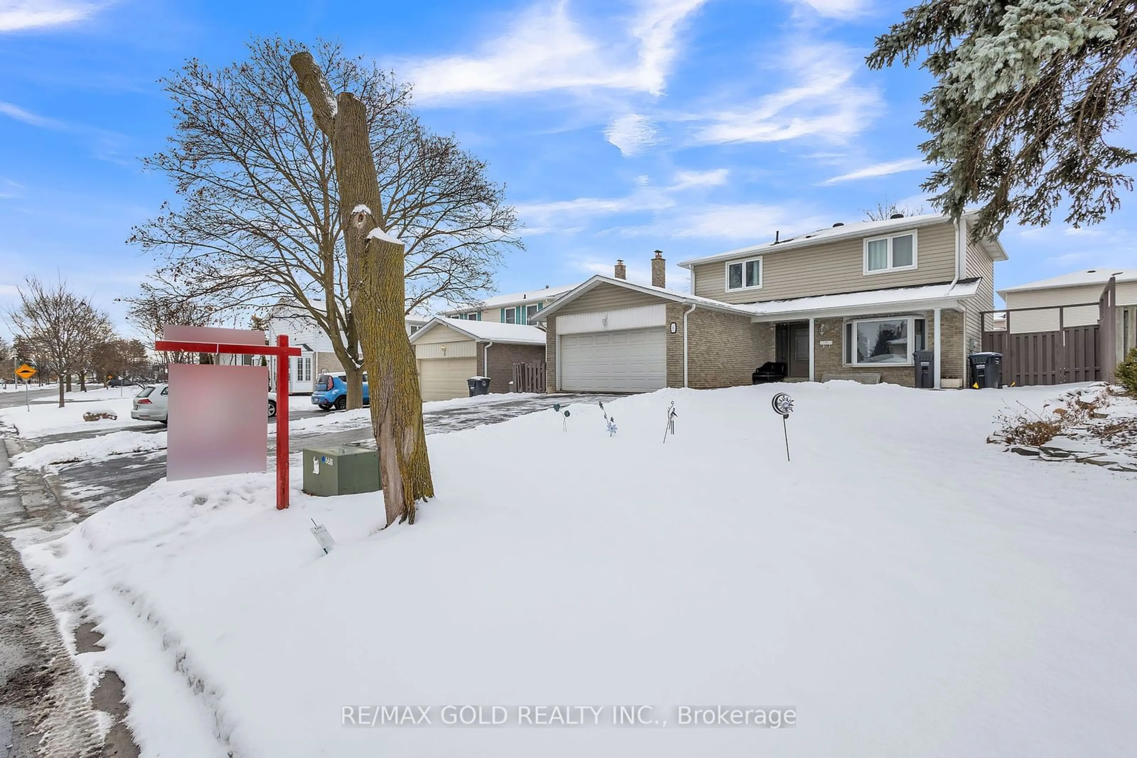 A pic from outside/outdoor area/front of a property/back of a property/a pic from drone, street for 3 Jefferson Rd, Brampton Ontario L6S 2G4