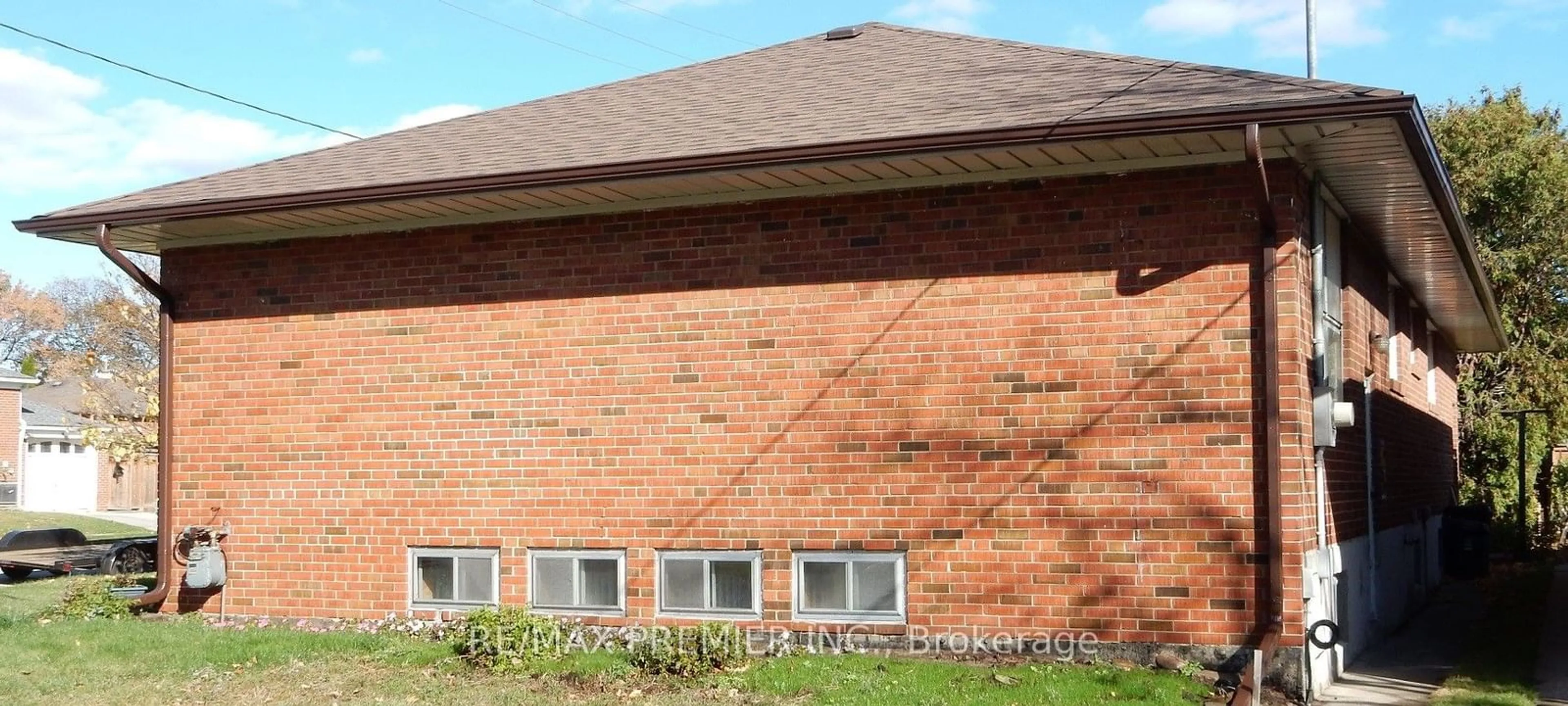 Home with brick exterior material, building for 33 Warnica Ave, Toronto Ontario M8Z 1Z5