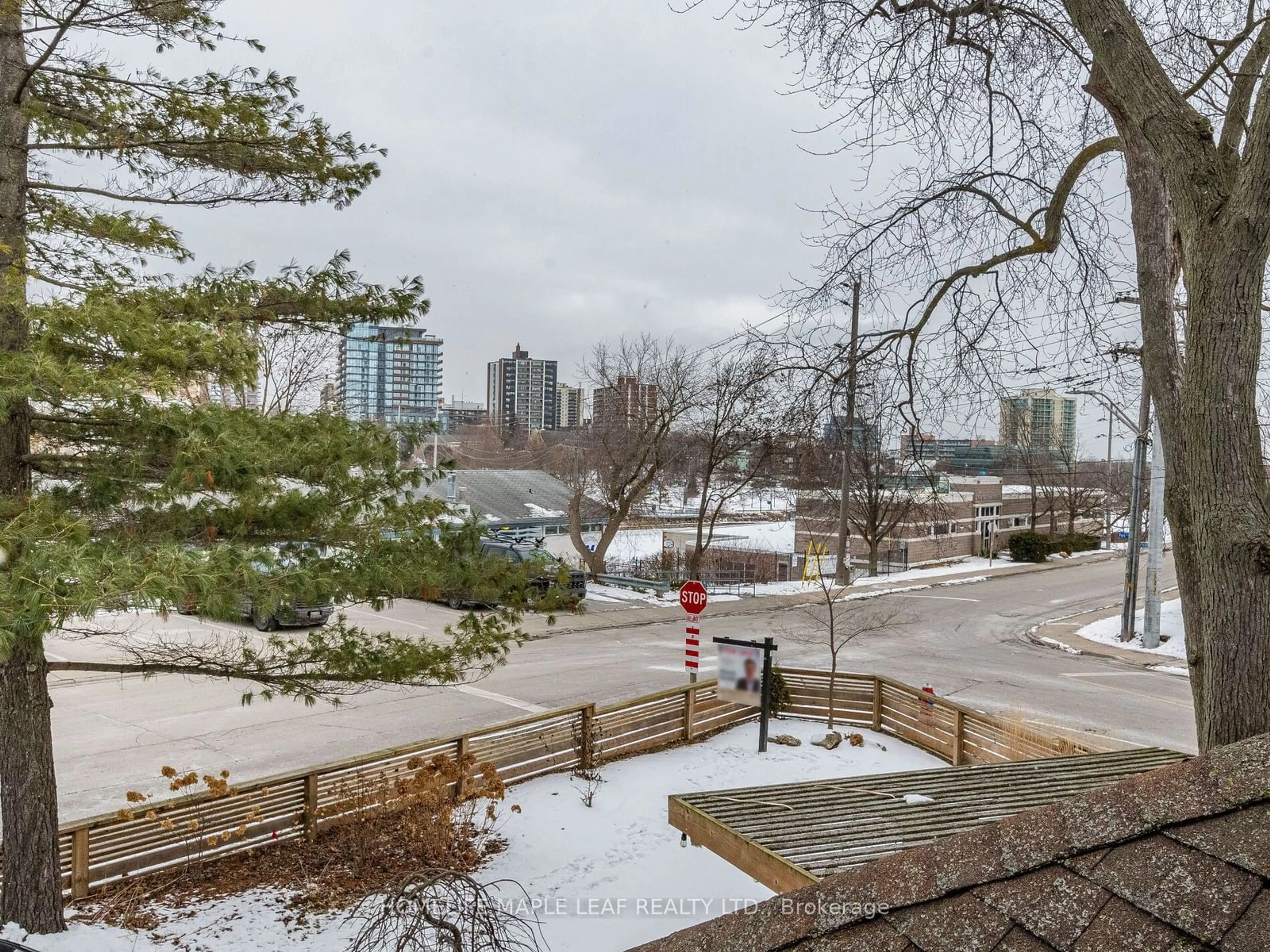 Patio, city buildings view from balcony for 40 Park St, Mississauga Ontario L5H 1G7