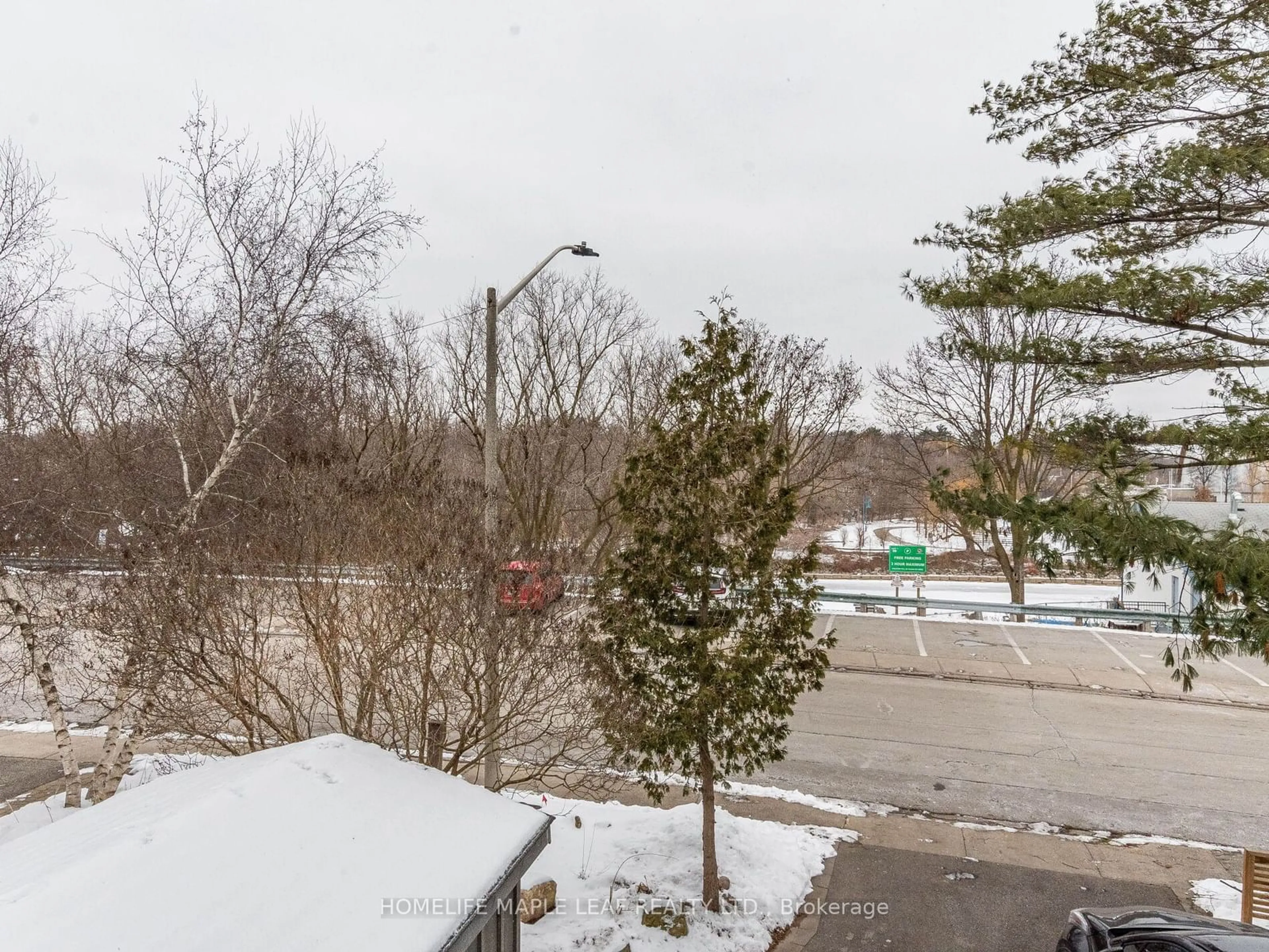 A pic from outside/outdoor area/front of a property/back of a property/a pic from drone, unknown for 40 Park St, Mississauga Ontario L5H 1G7