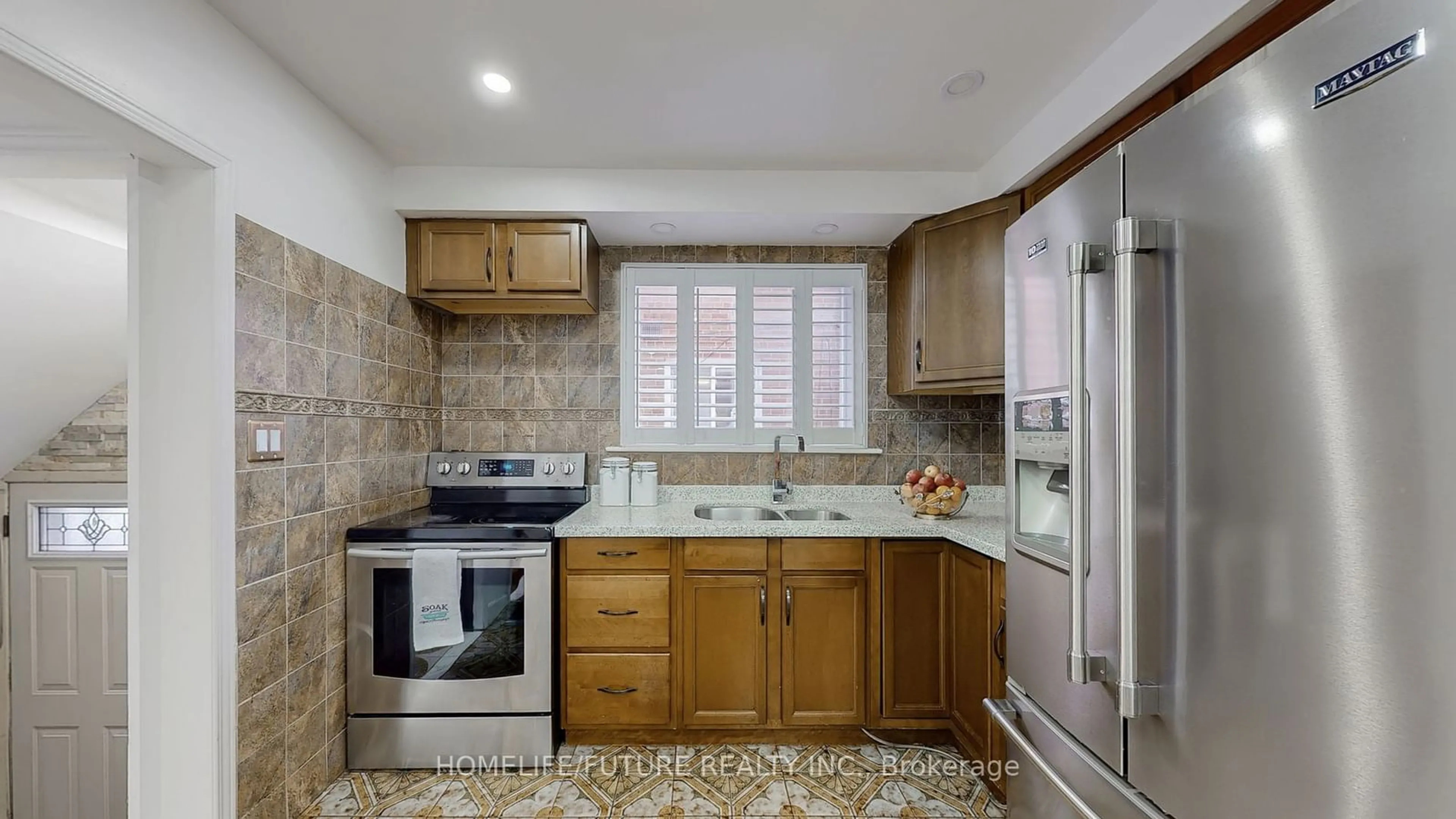 Standard kitchen, ceramic/tile floor for 847 Runnymede Rd, Toronto Ontario M6N 3W1