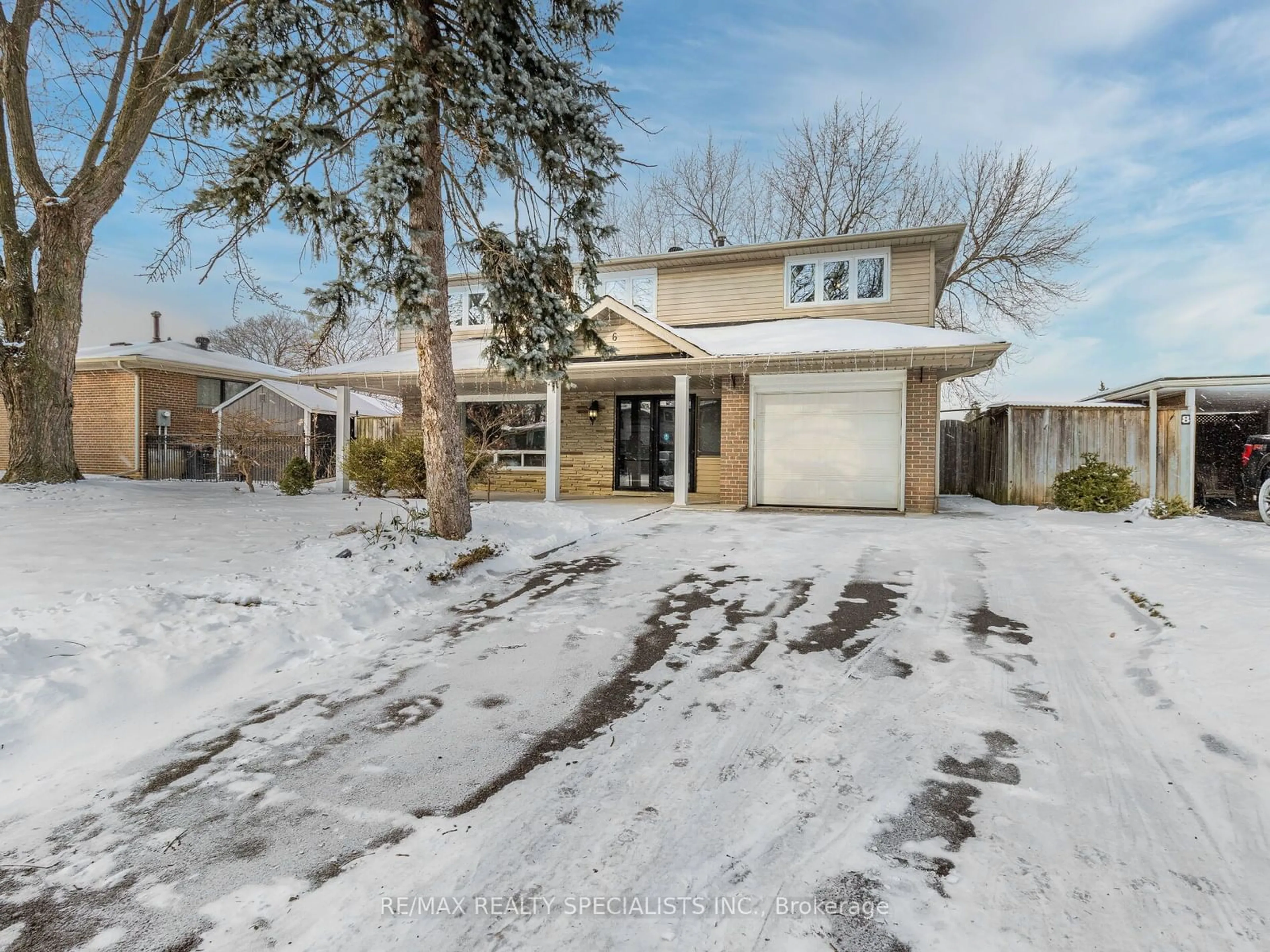 A pic from outside/outdoor area/front of a property/back of a property/a pic from drone, street for 6 NORVAL Cres, Brampton Ontario L6W 1J2