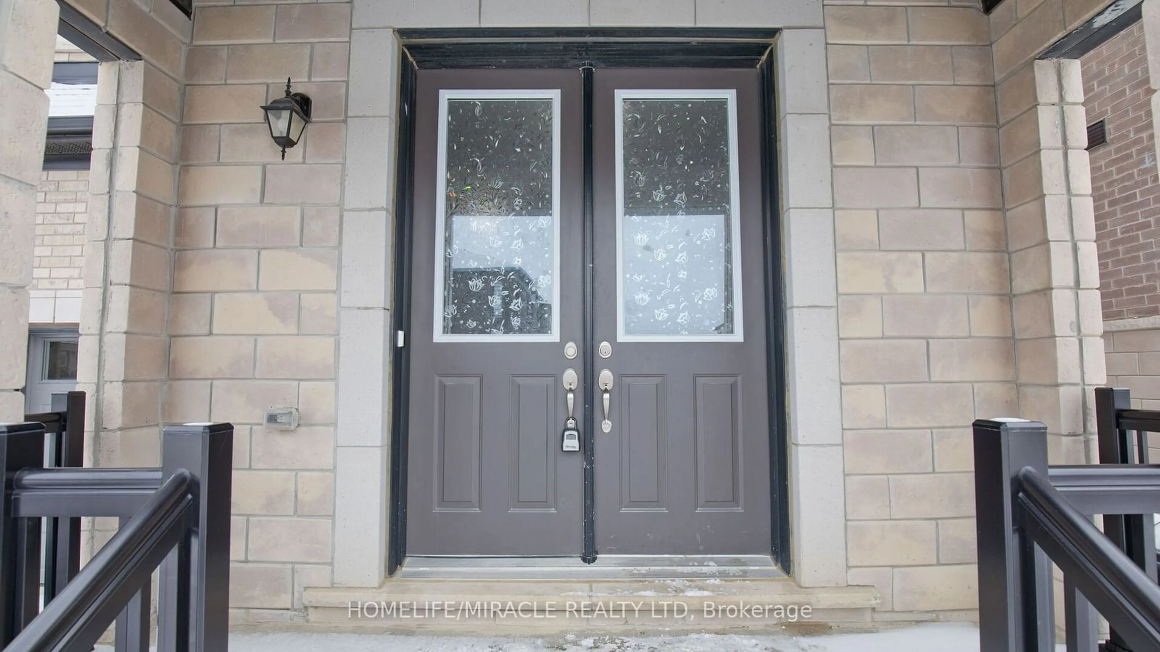 Indoor entryway for 51 calabria Dr, Caledon Ontario L7C 4L2