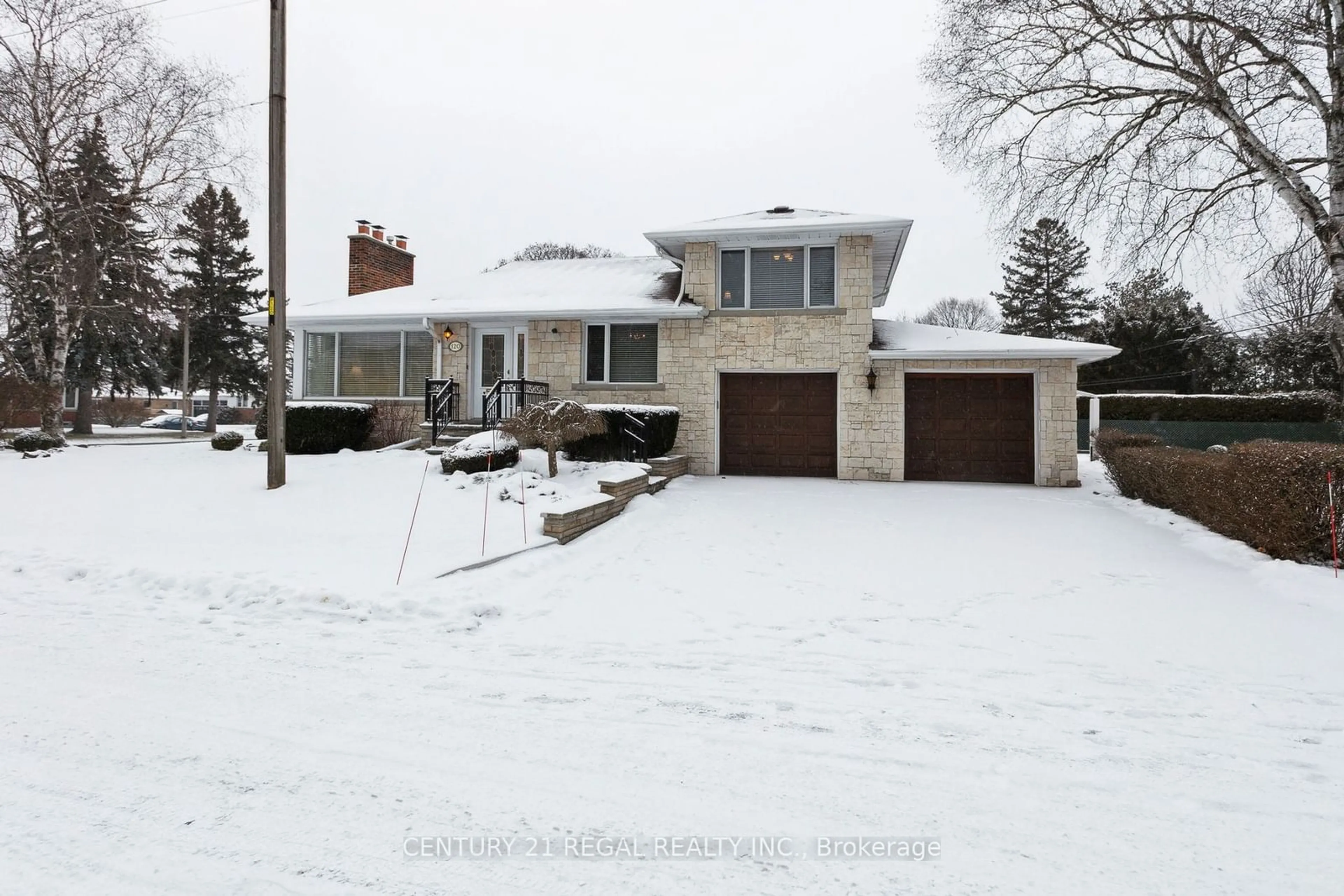 A pic from outside/outdoor area/front of a property/back of a property/a pic from drone, street for 120 Lothian Ave, Toronto Ontario M8Z 4L2