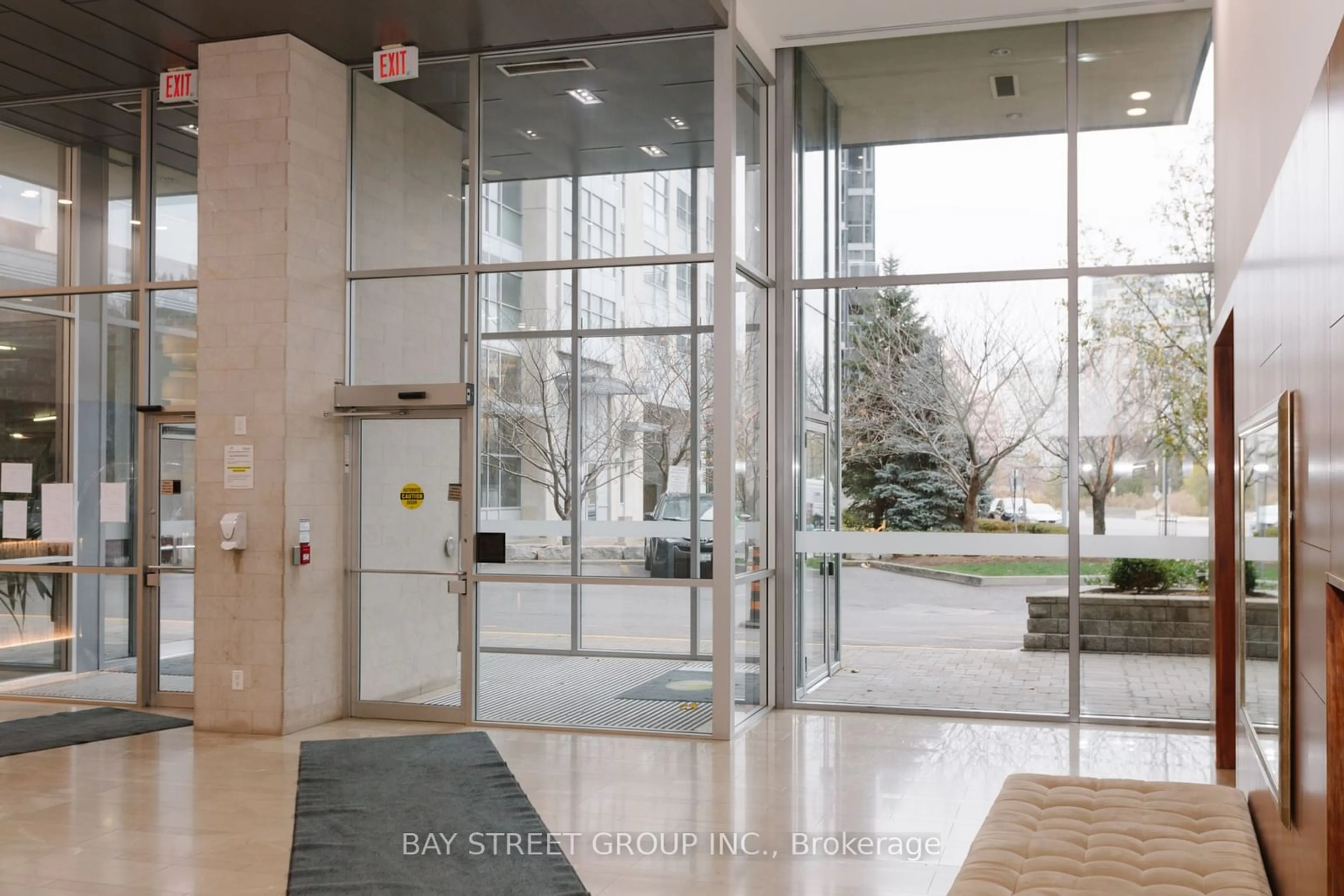 Indoor foyer for 225 Webb Dr #3208, Mississauga Ontario L5B 4P2