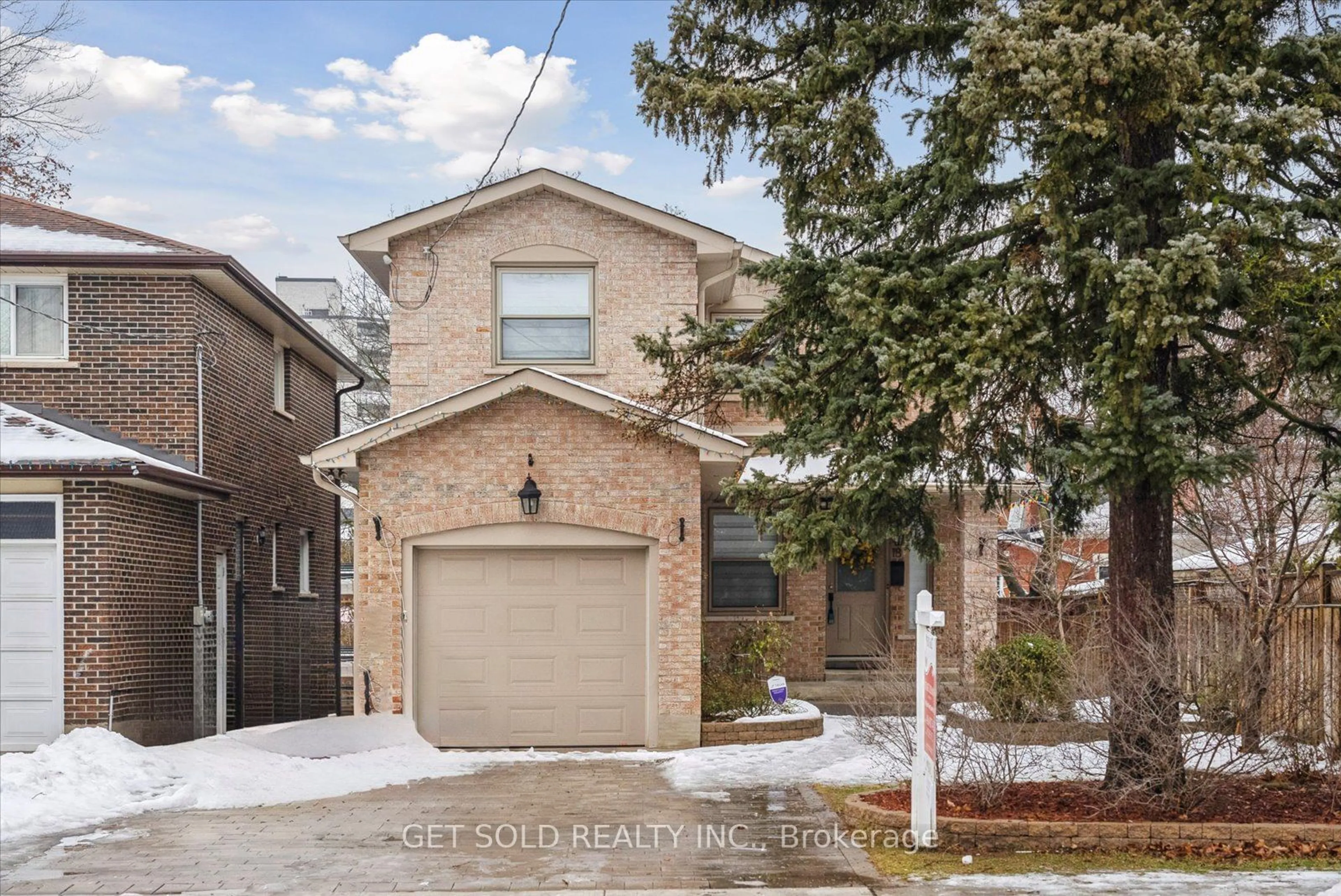 Home with brick exterior material, street for 18 Mill St, Brampton Ontario L6Y 1S5