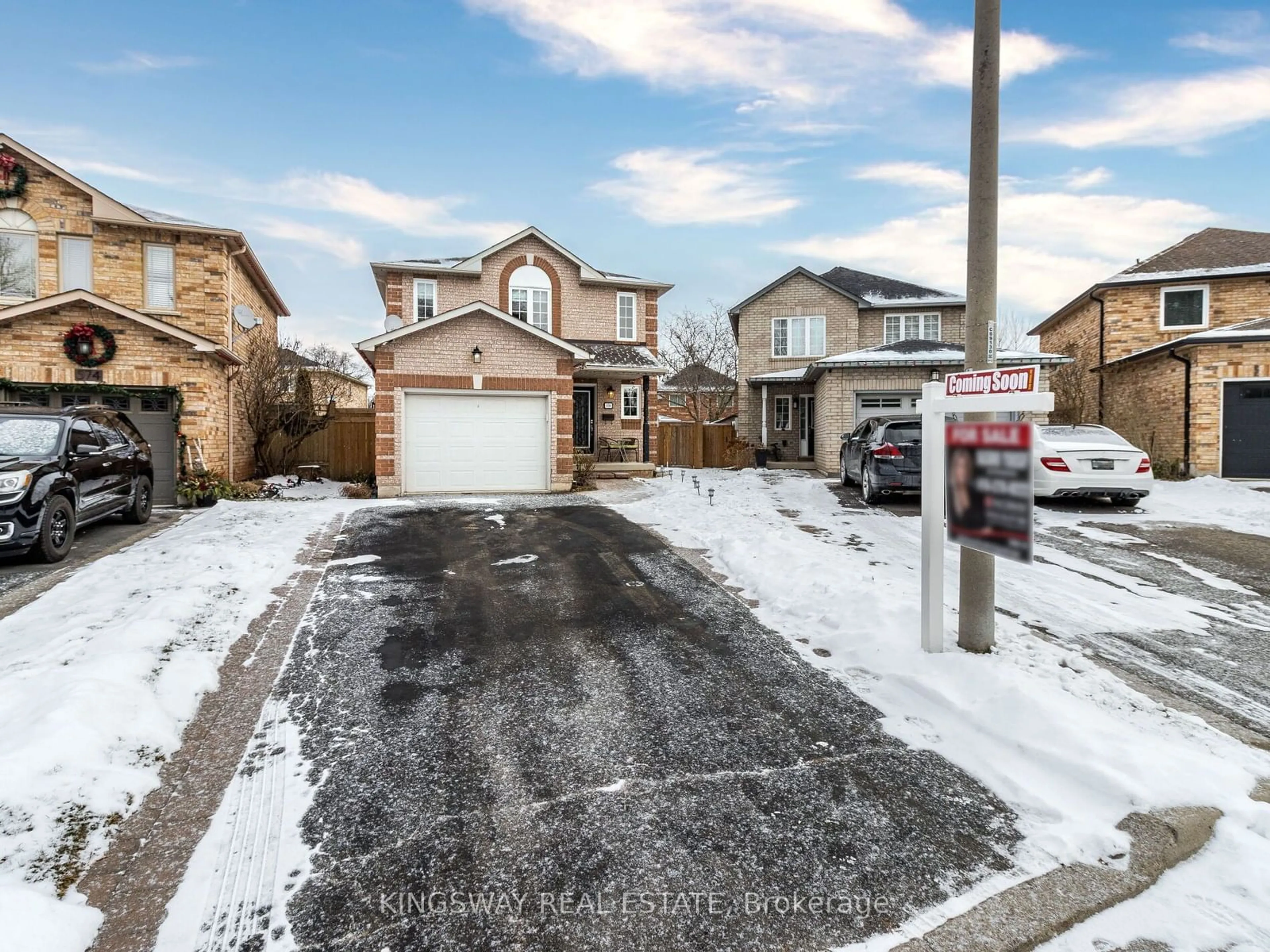 A pic from outside/outdoor area/front of a property/back of a property/a pic from drone, street for 570 Enfield Rd, Burlington Ontario L7T 2X5