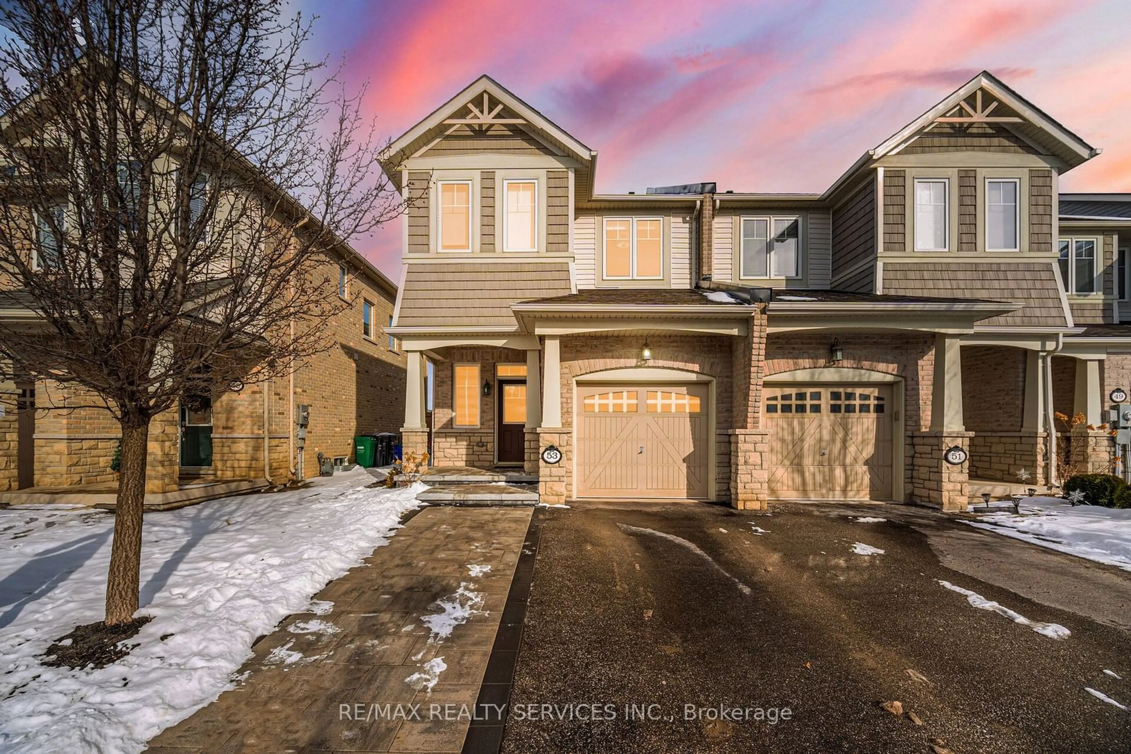 A pic from outside/outdoor area/front of a property/back of a property/a pic from drone, street for 53 Arcadia Rd, Caledon Ontario L7C 3X8