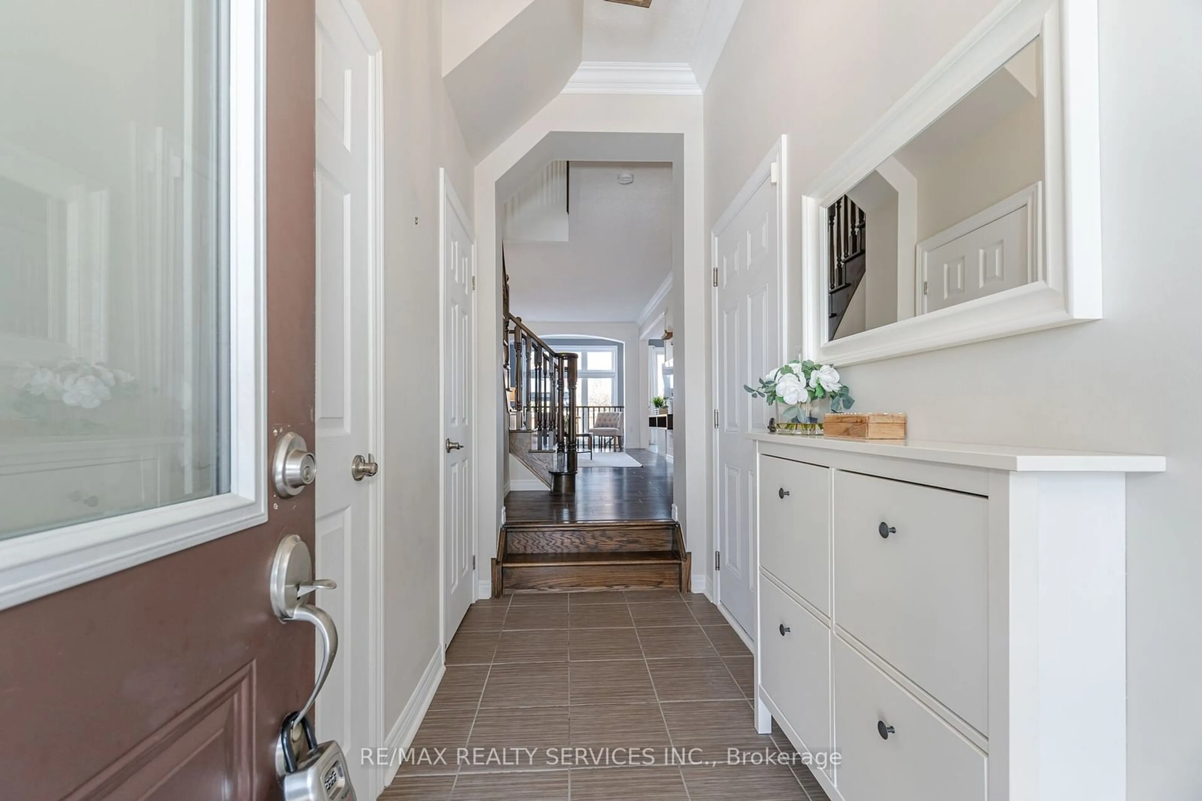 Indoor entryway for 53 Arcadia Rd, Caledon Ontario L7C 3X8