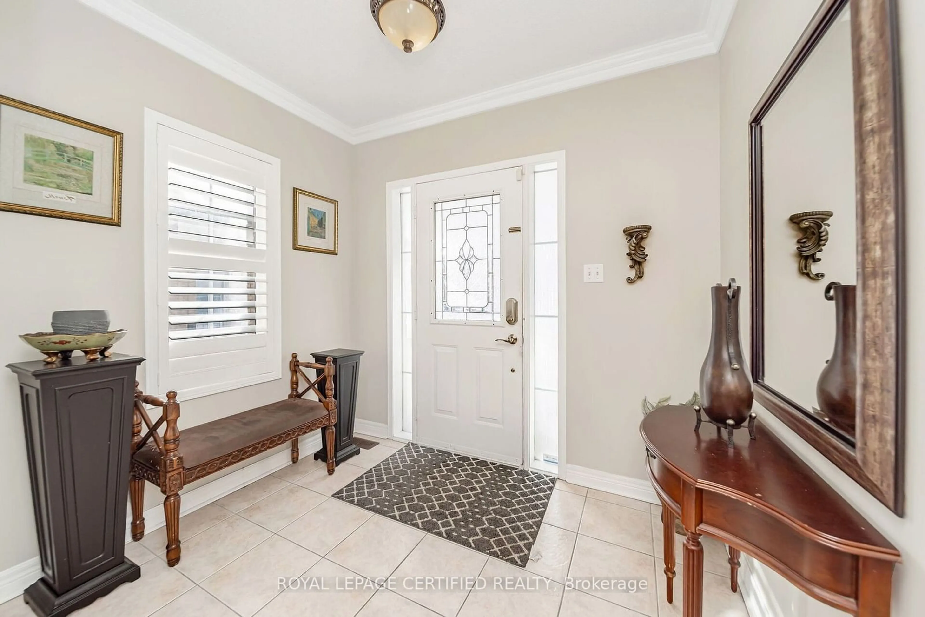 Indoor entryway for 21 Gold Hill Rd, Brampton Ontario L6X 4V2