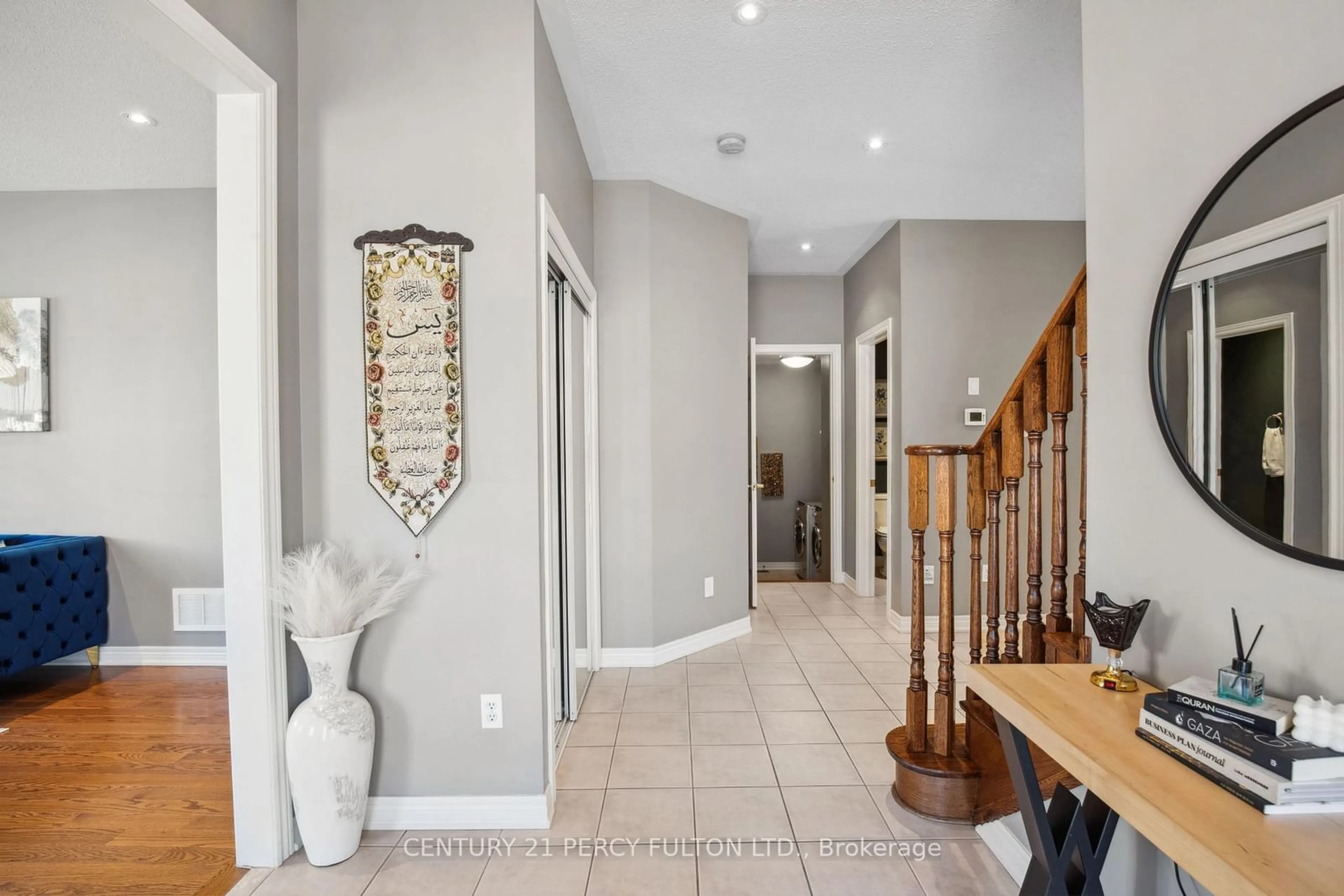 Indoor entryway for 197 Quinlan Crt, Milton Ontario L9T 7A2