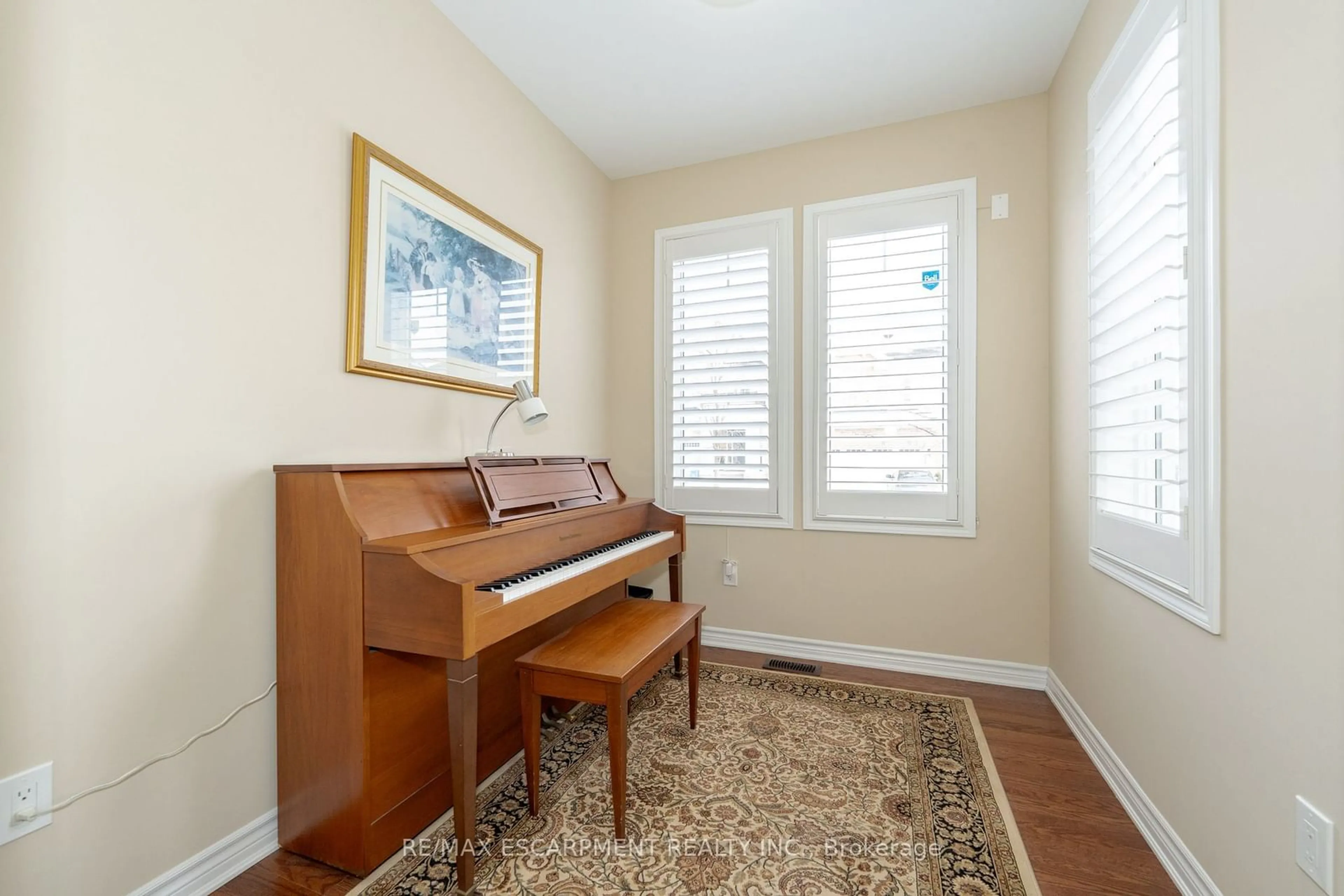 Indoor entryway for 254 Hinton Terr, Milton Ontario L9E 1C8