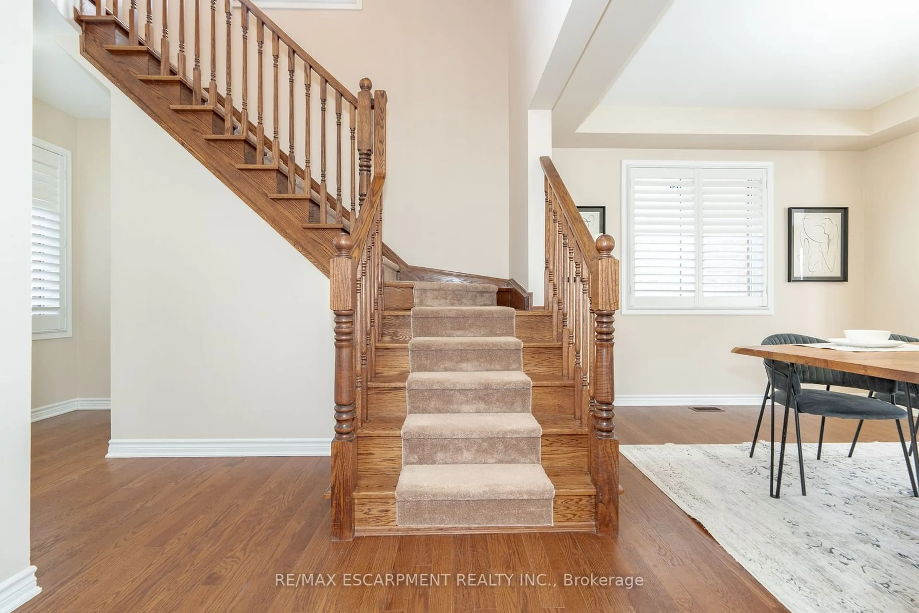 Stairs for 254 Hinton Terr, Milton Ontario L9E 1C8